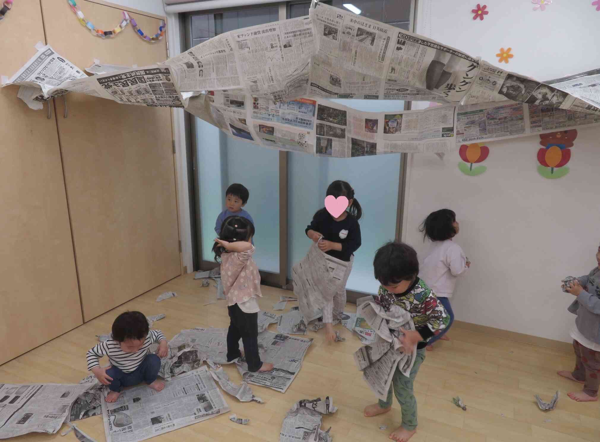 新聞紙遊び♪