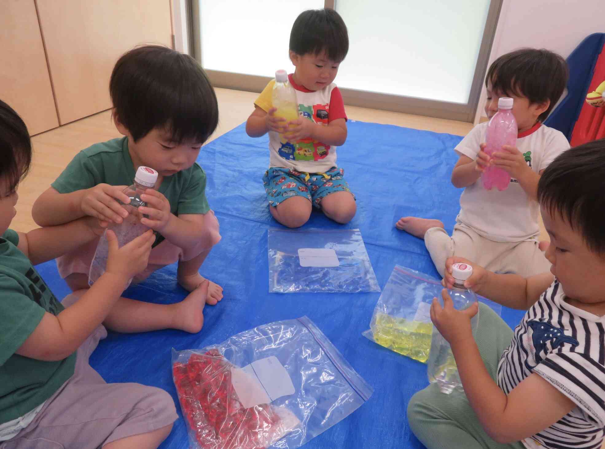 うさぎ組（2歳児）　色水遊び☆