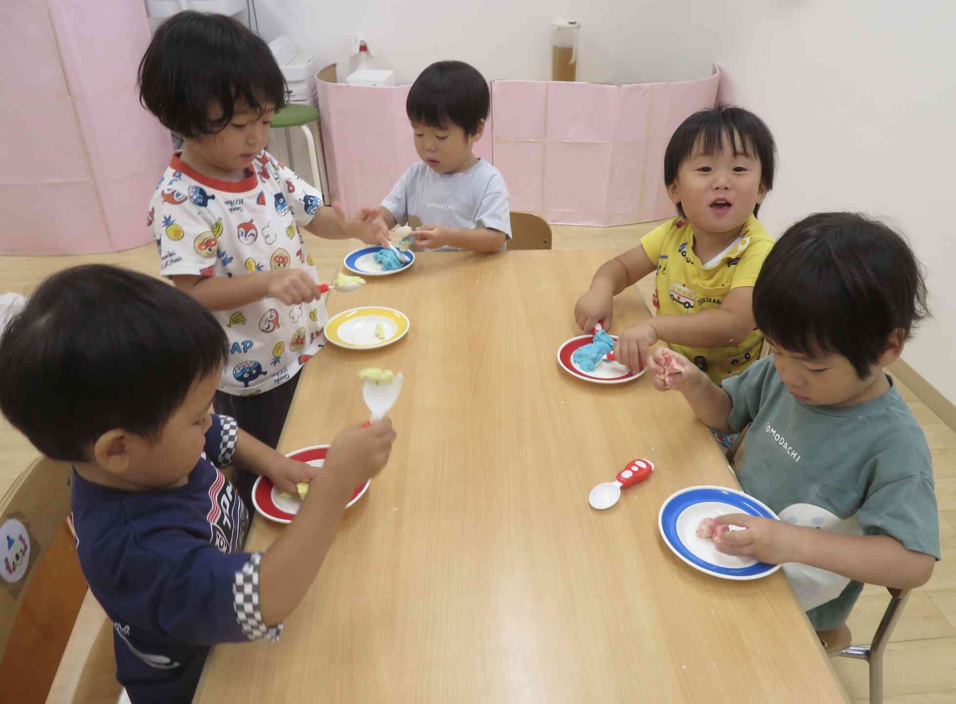 うさぎ組　小麦粉粘土♪