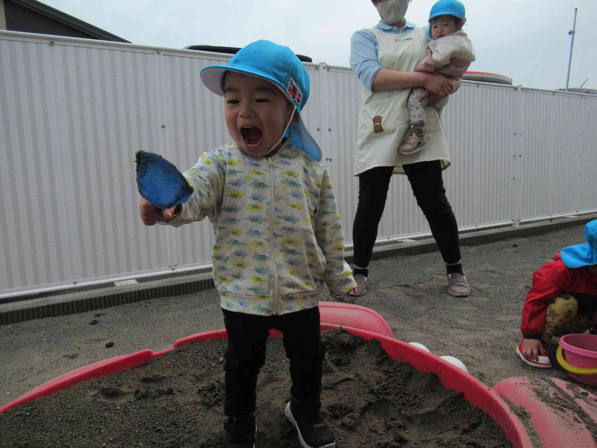 園庭遊び～1歳児あひる組