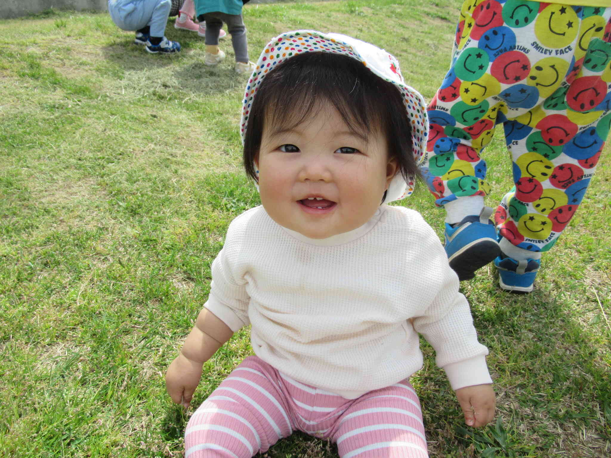 お散歩へ行ってきました～ひよこ組（０歳児）～