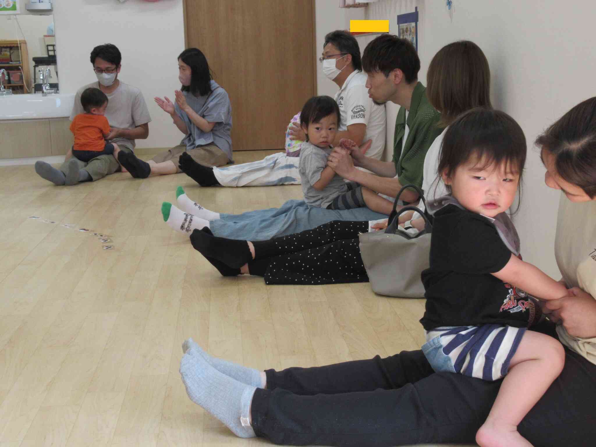 わらべうたを使ってのふれあい遊び中！