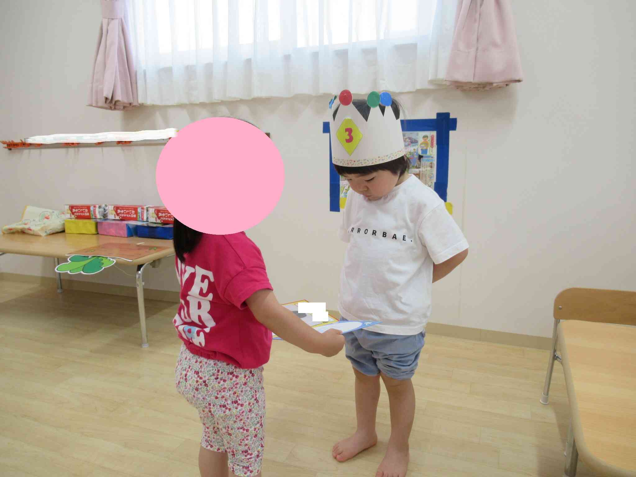 お友だちからお誕生カードをもらいました