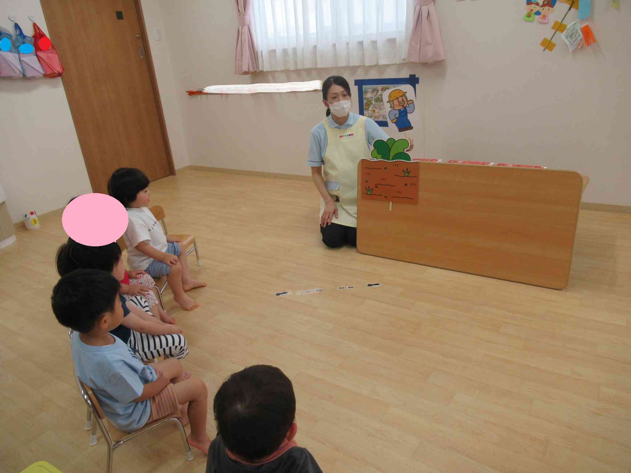 大きなかぶのお話に夢中になっていました。