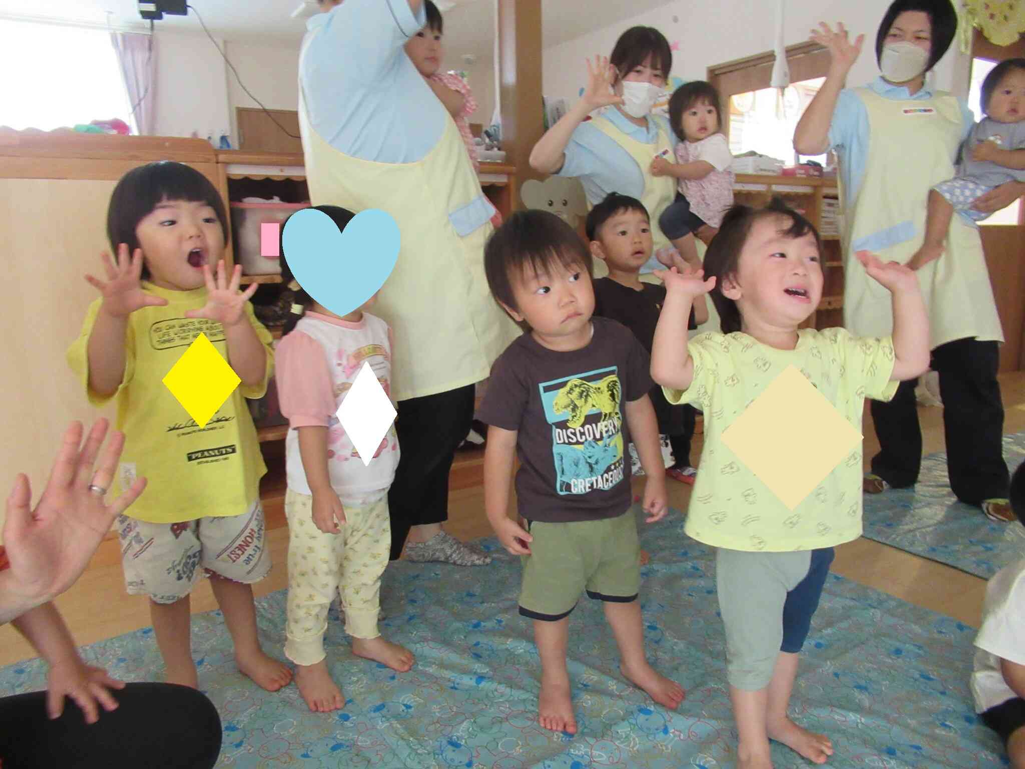 英語の歌に合わせてノリノリです