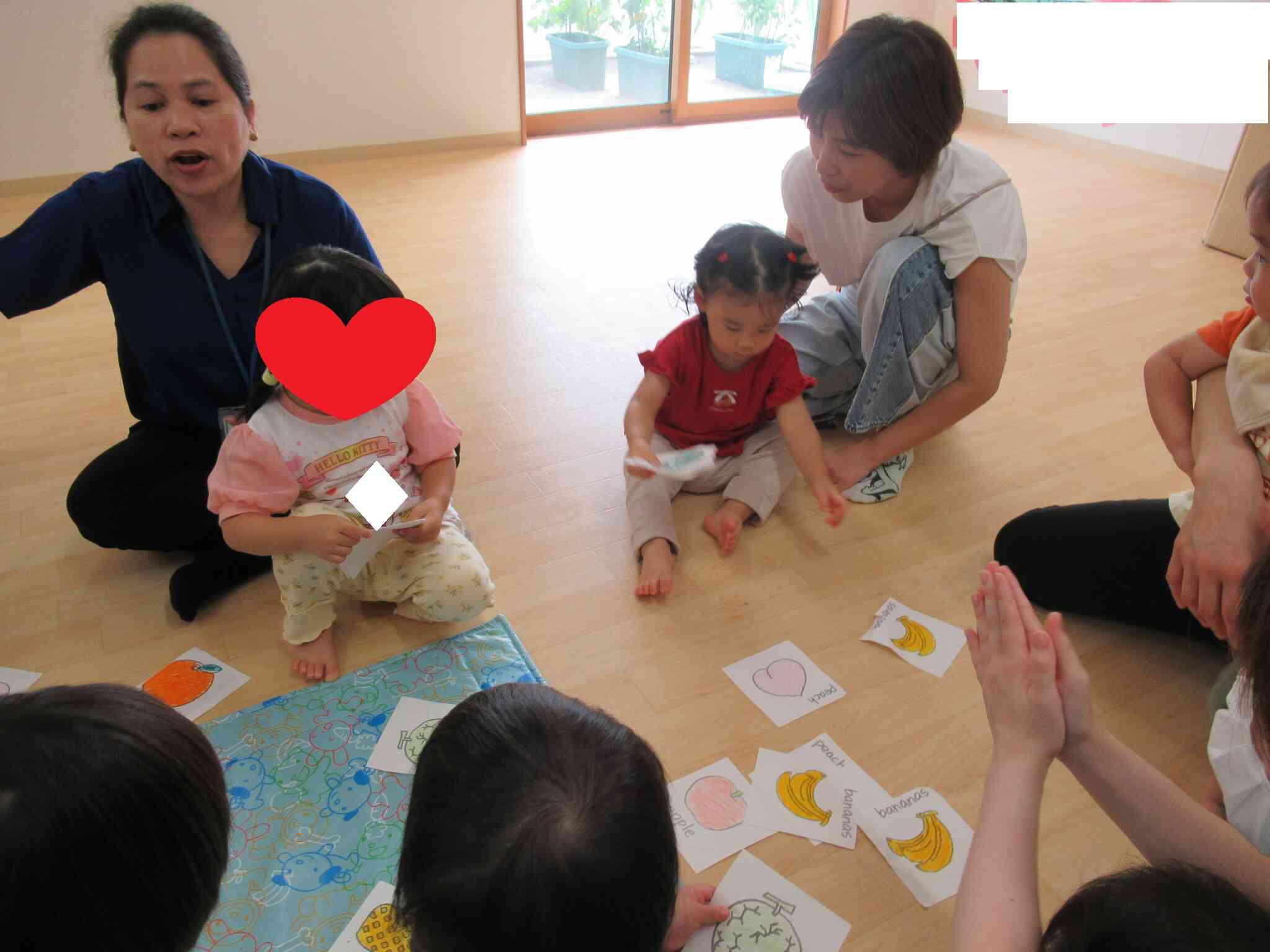 フルーツのカードを使ってゲームをしました