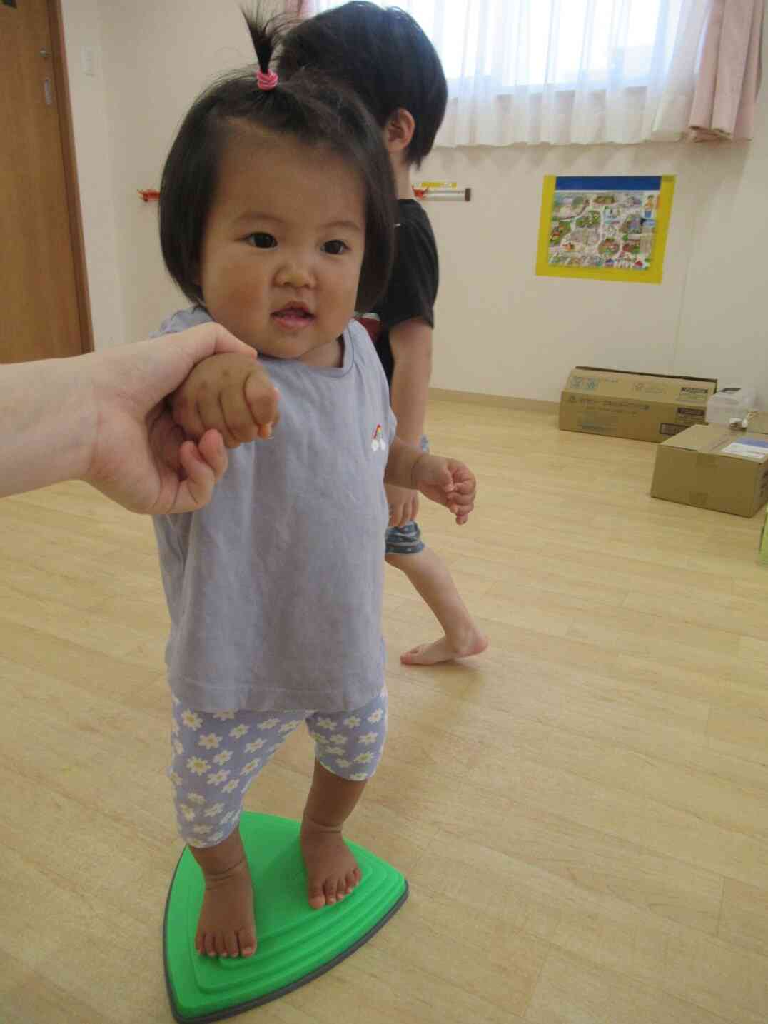 体を動かすこと大好き！～ひよこ組0歳児∼