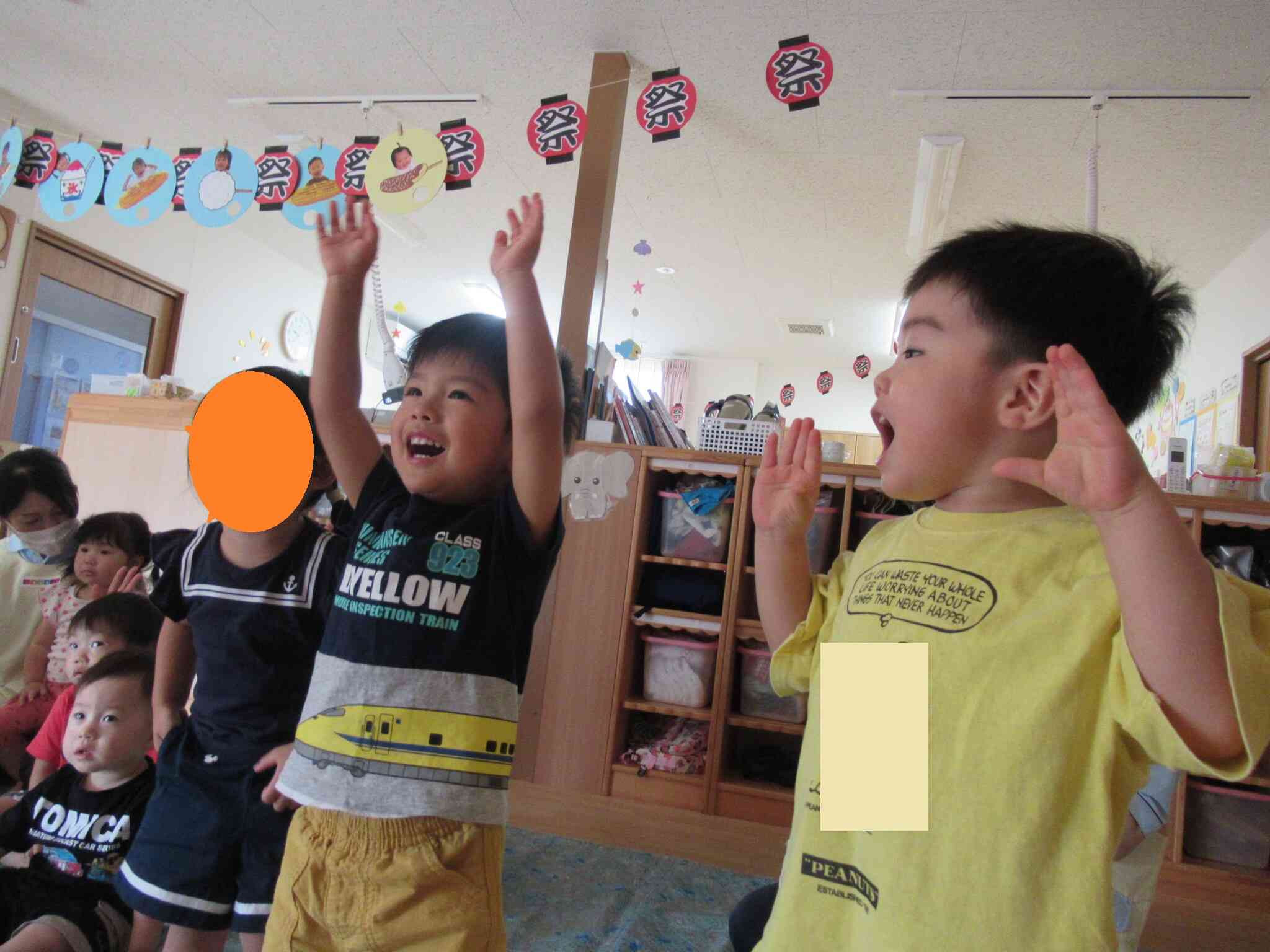 英語教室の楽しさが分かるようになってきた２歳児うさぎ組