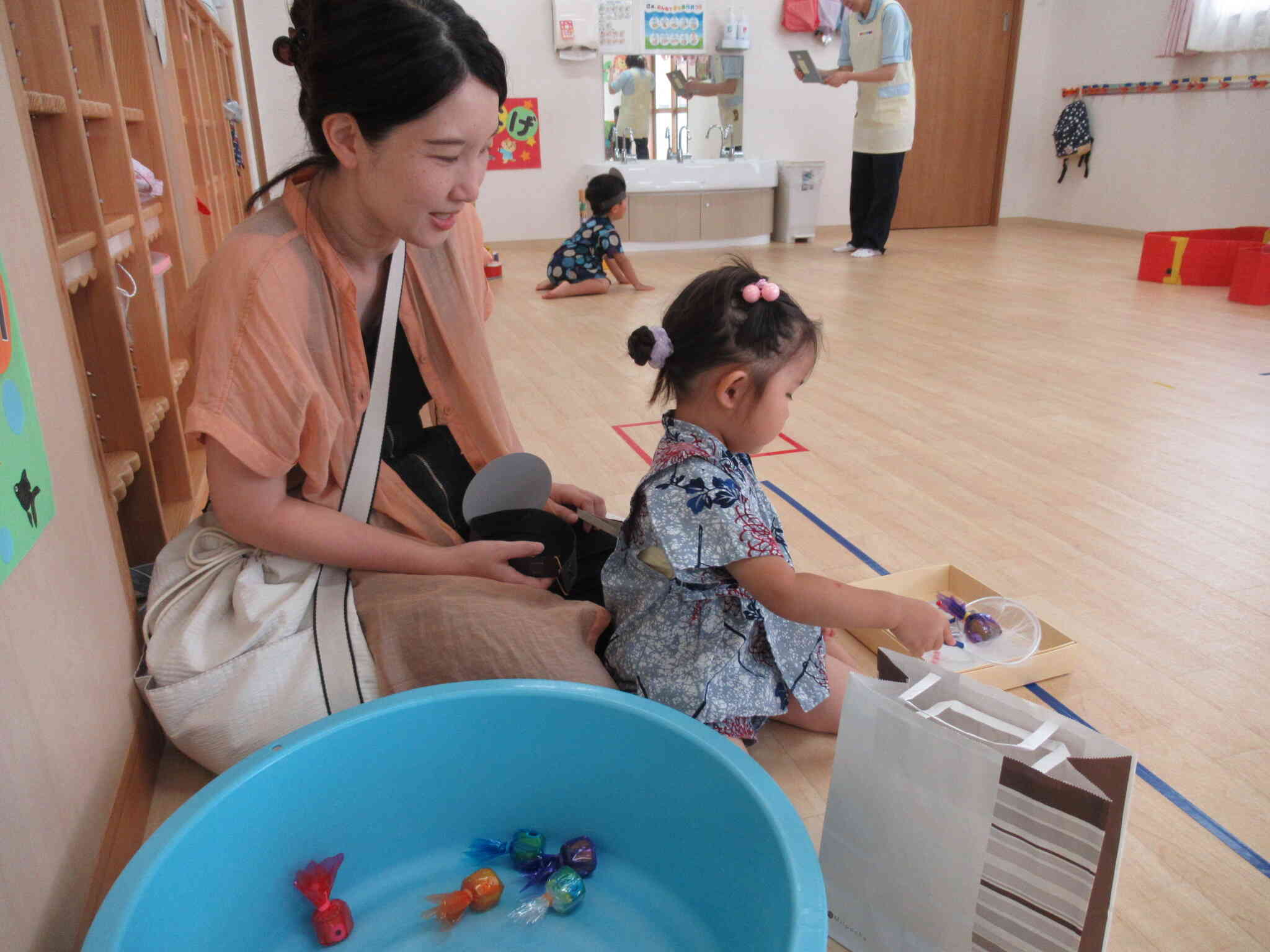 まずは、金魚すくいに挑戦です