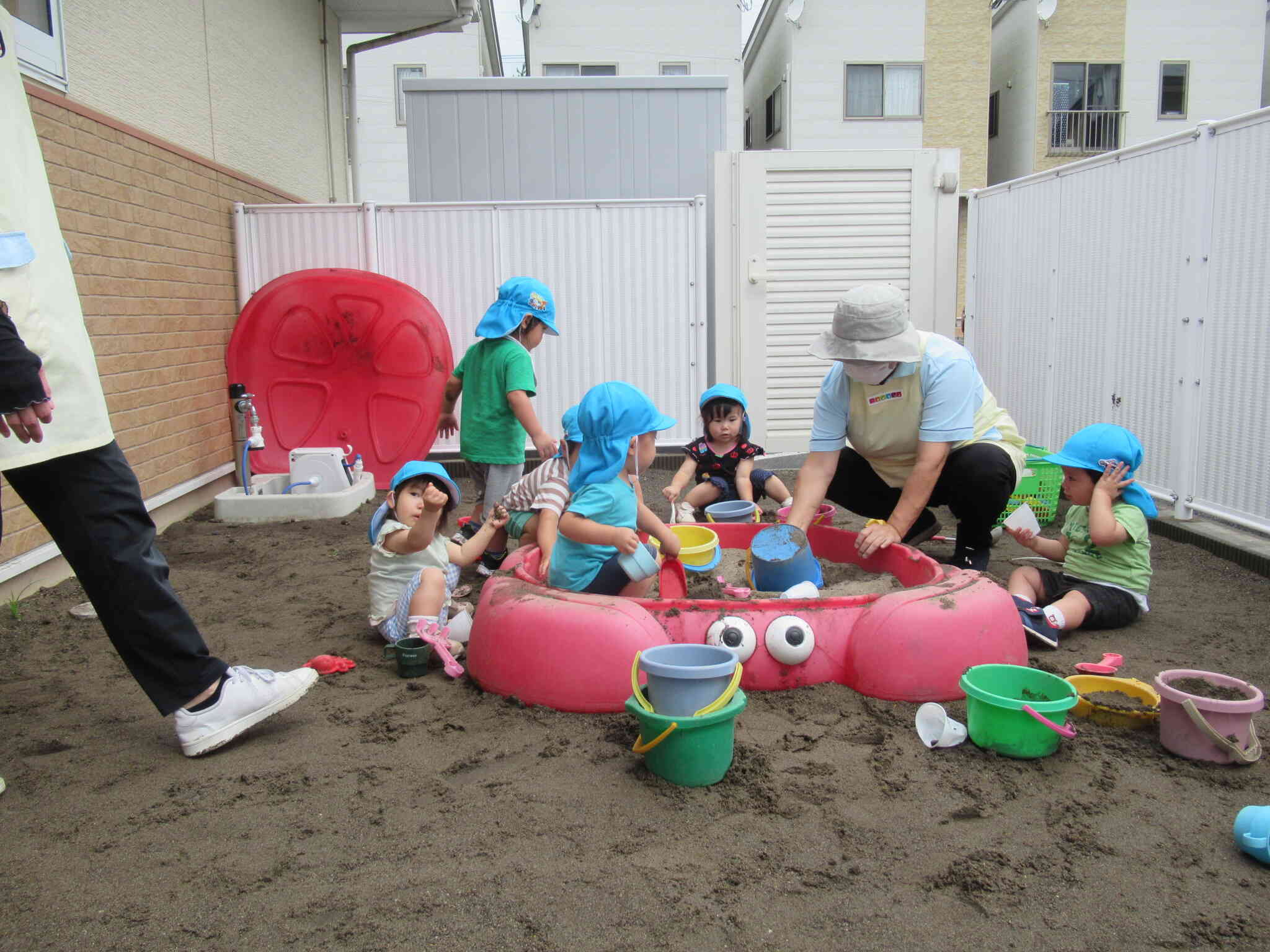 園庭遊び～あひる組(1歳児）