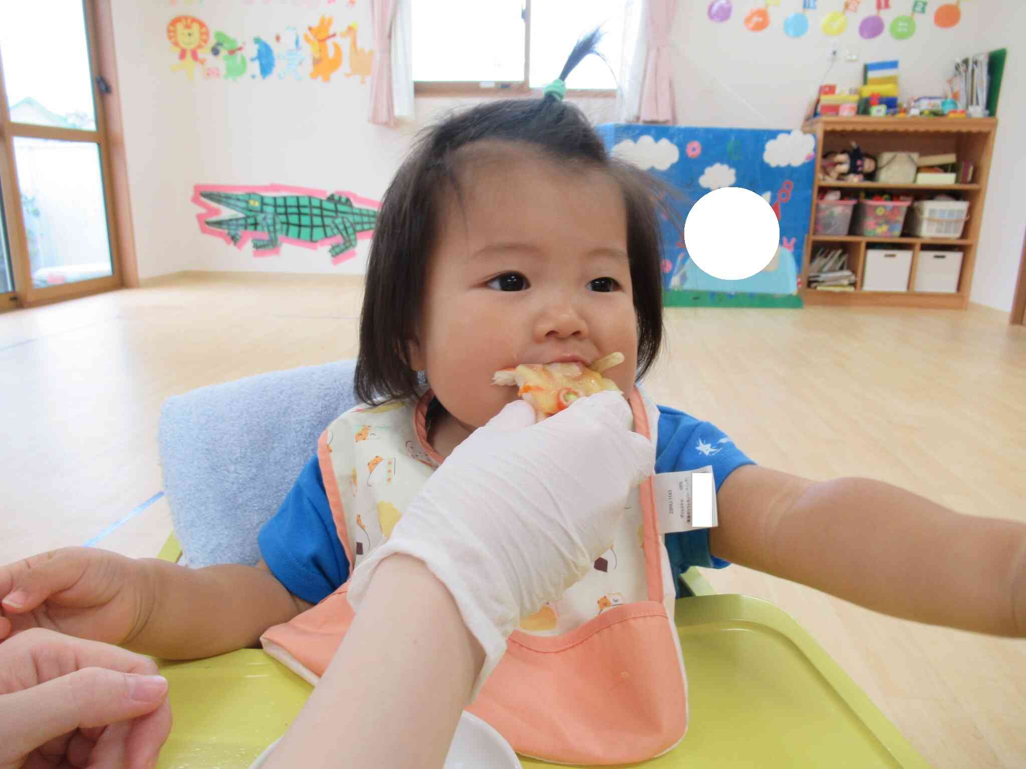 ぱくっ！自分で採った野菜は美味しいな～