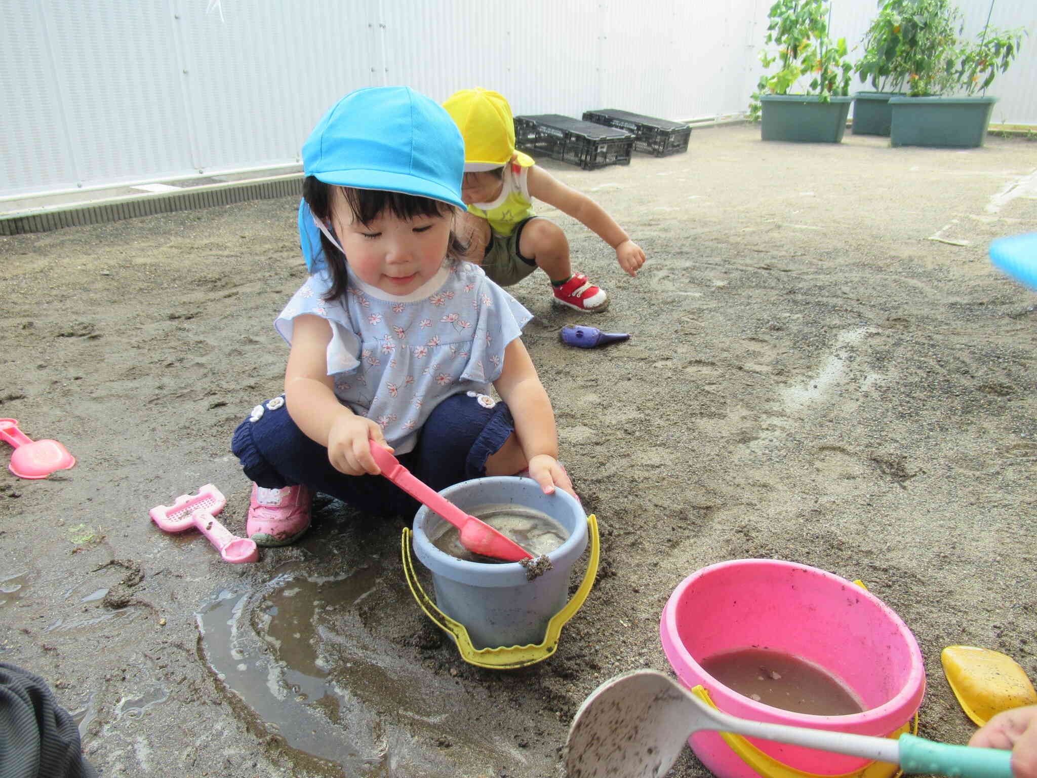 泥水まぜまぜ楽しいね～。