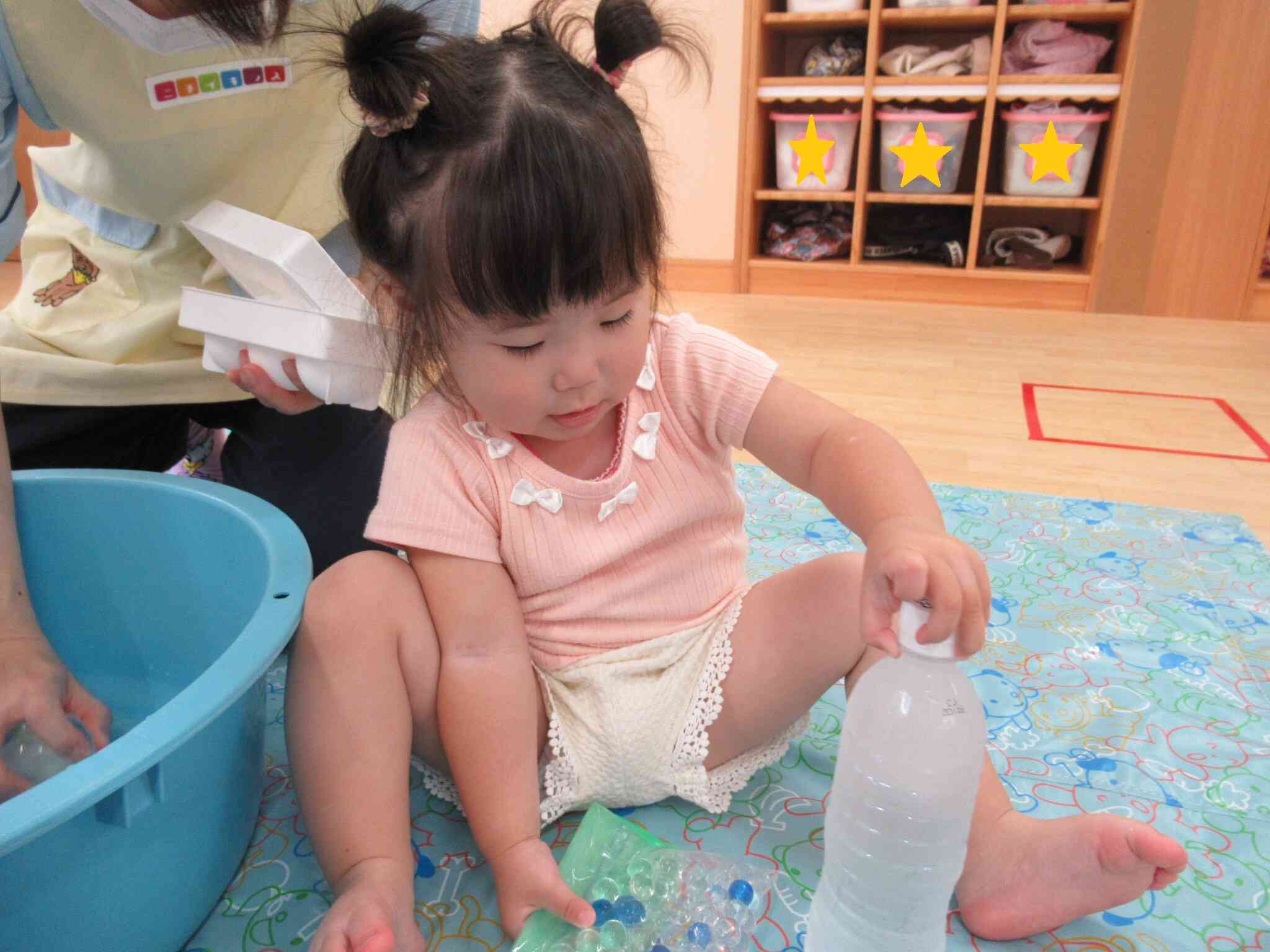 凍ったペットボトル持って「おも～い！」アピールしてましたよ。