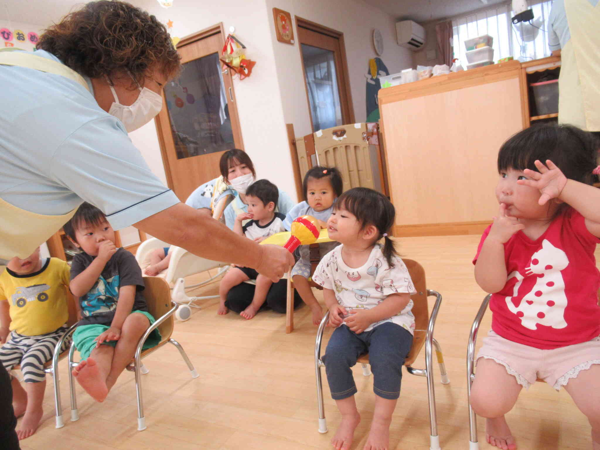 「どんなたべものがすきですか？」「おいしいたべもの、みんなすきです！」可愛らしい心の声がちゃんと聞こえました。