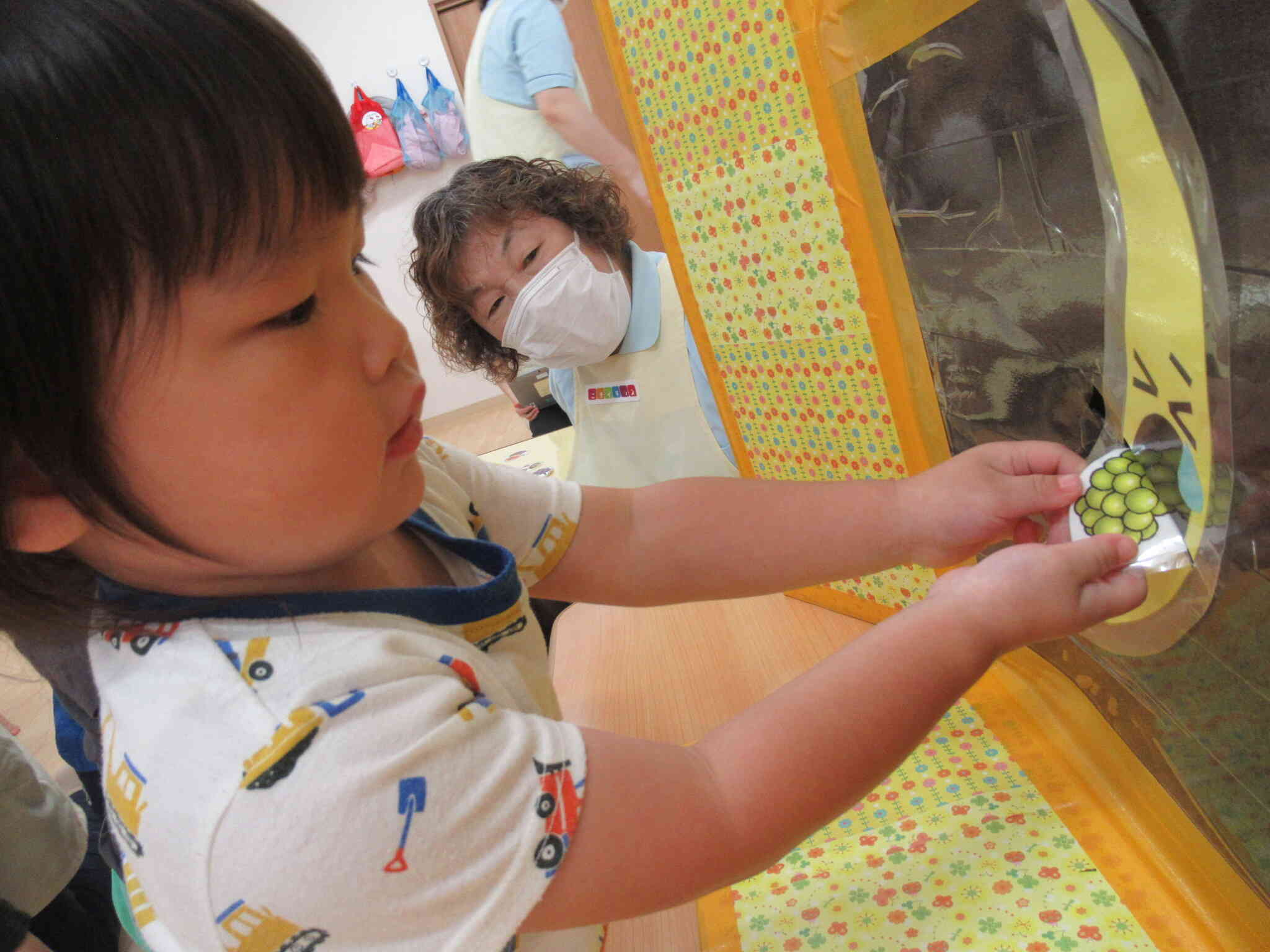 あら？やせてほそーいお月様がお腹が空いてえーんえーん泣いていますよ。