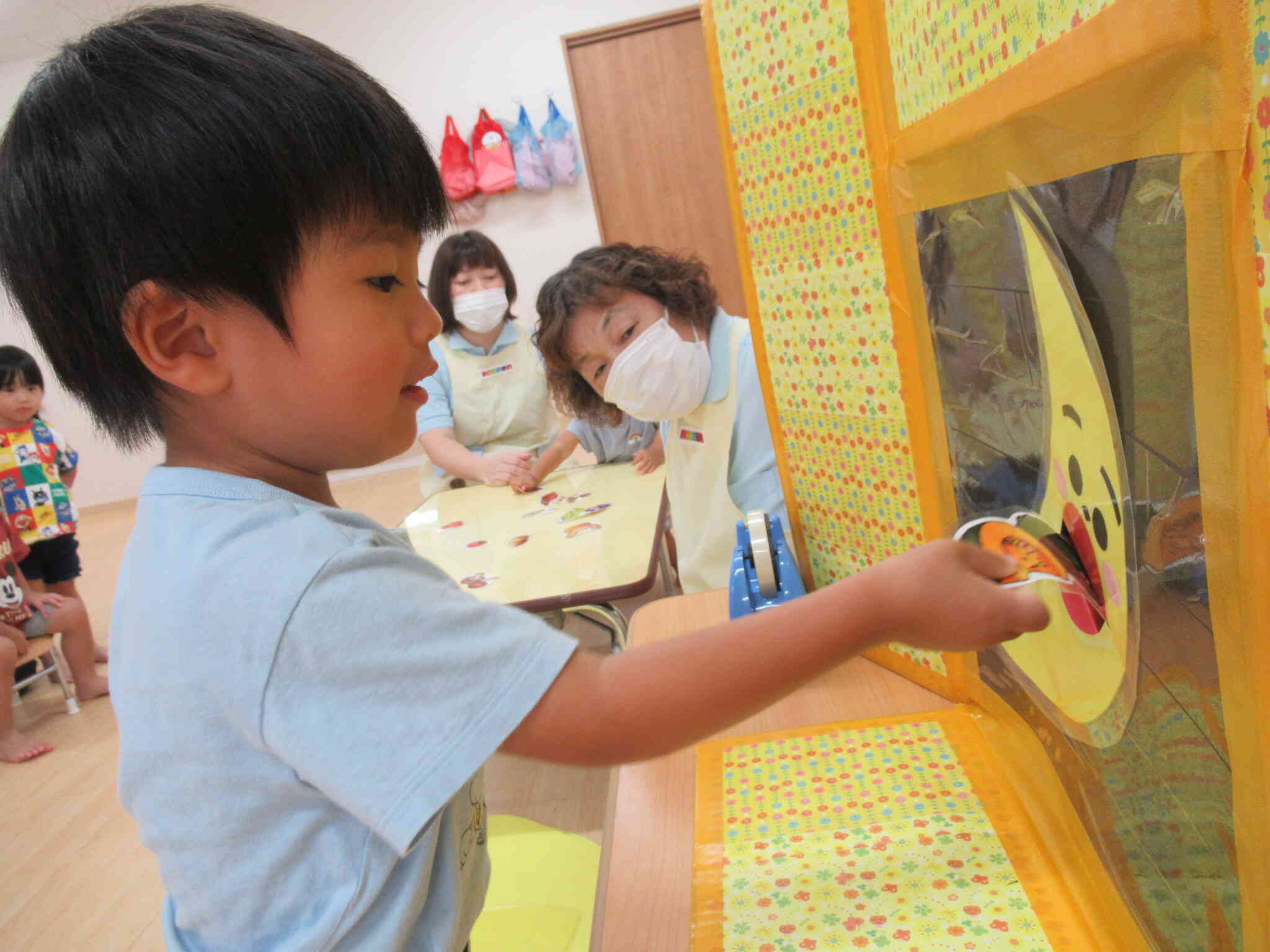 あれっ？お月さま少し大きくなってきましたね