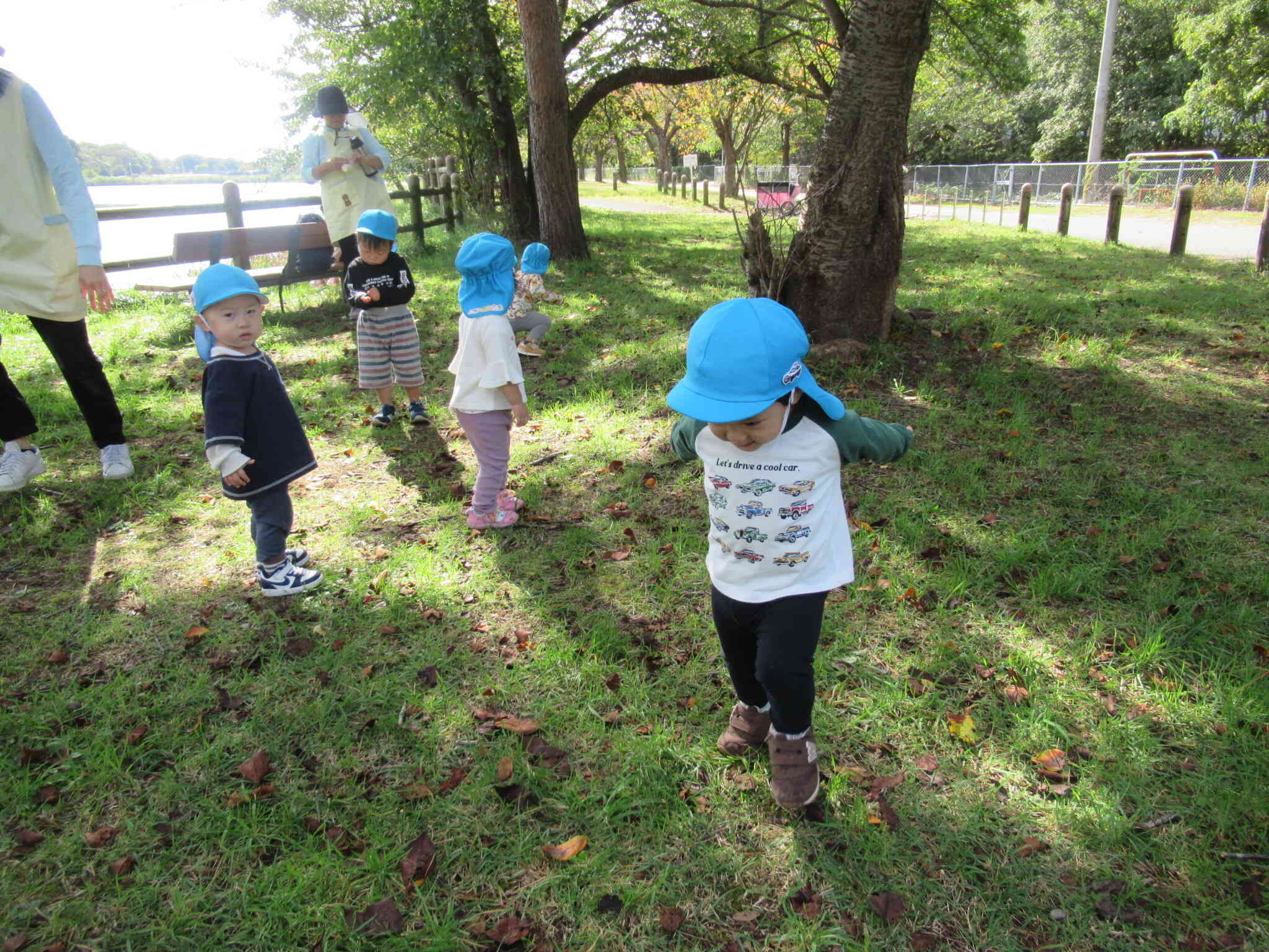 原っぱでおもいっきりかけっこもしたよ。