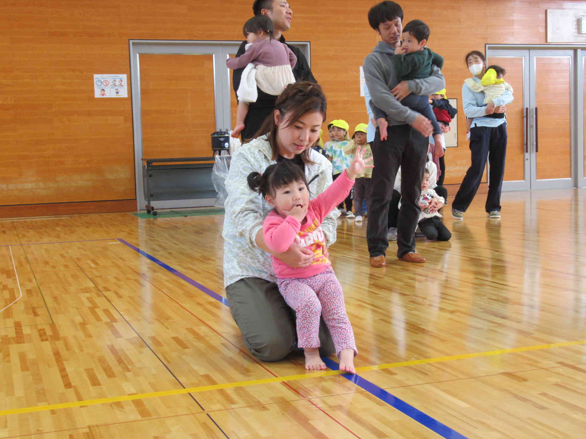 おててをあげてお返事できたよ。