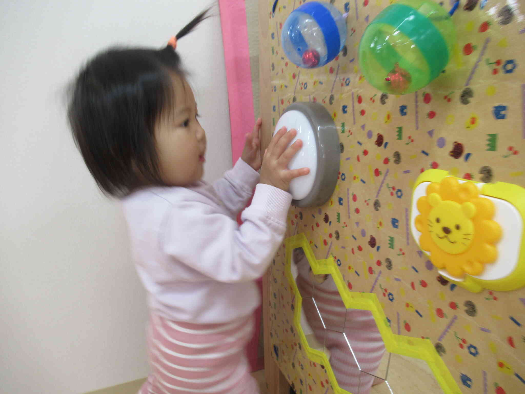 手作りおもちゃで遊んだよ～ひよこ組0歳児～