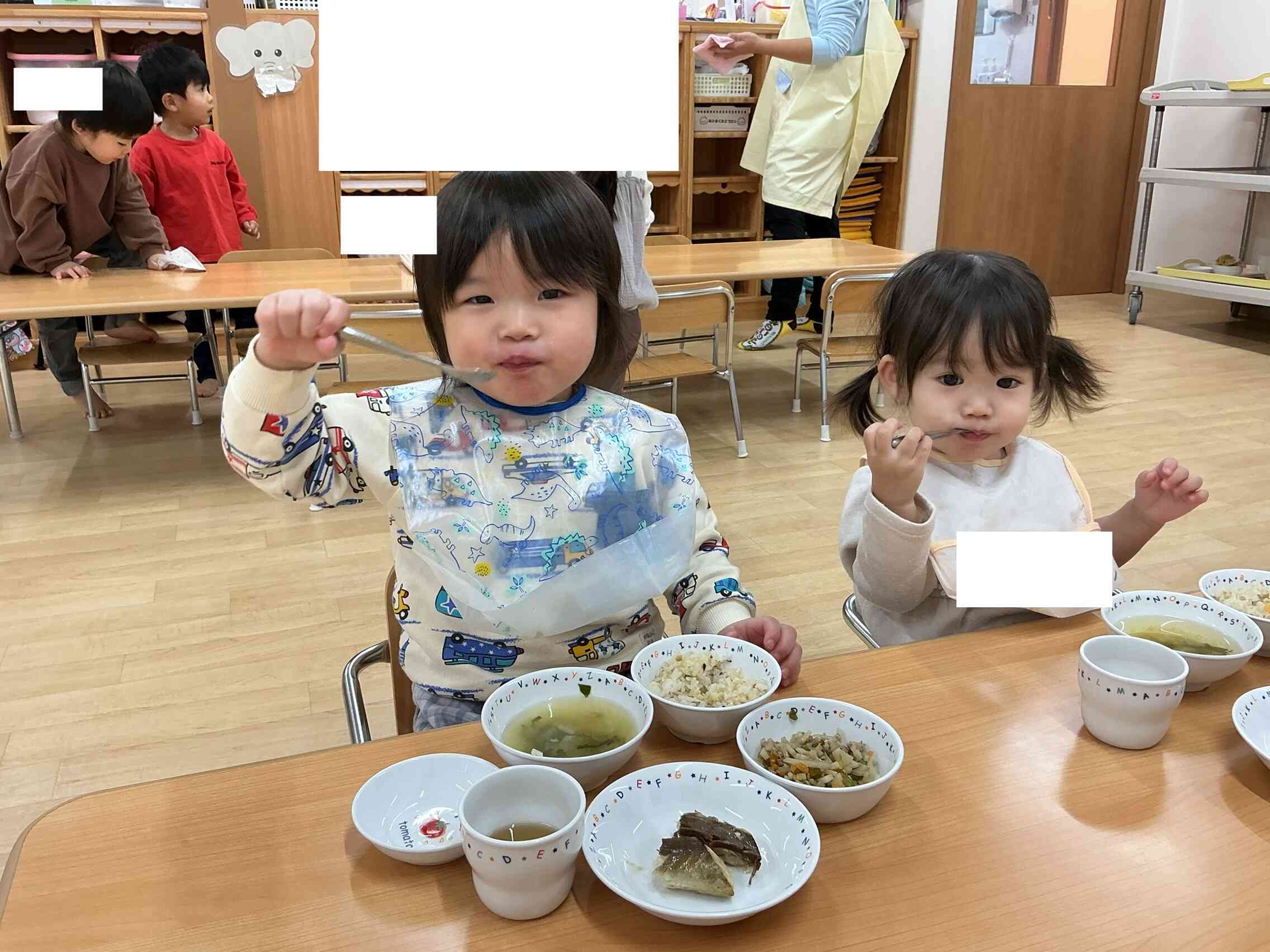 「先生見てて〜」と、たくさん食べてる姿を見せてくれました。