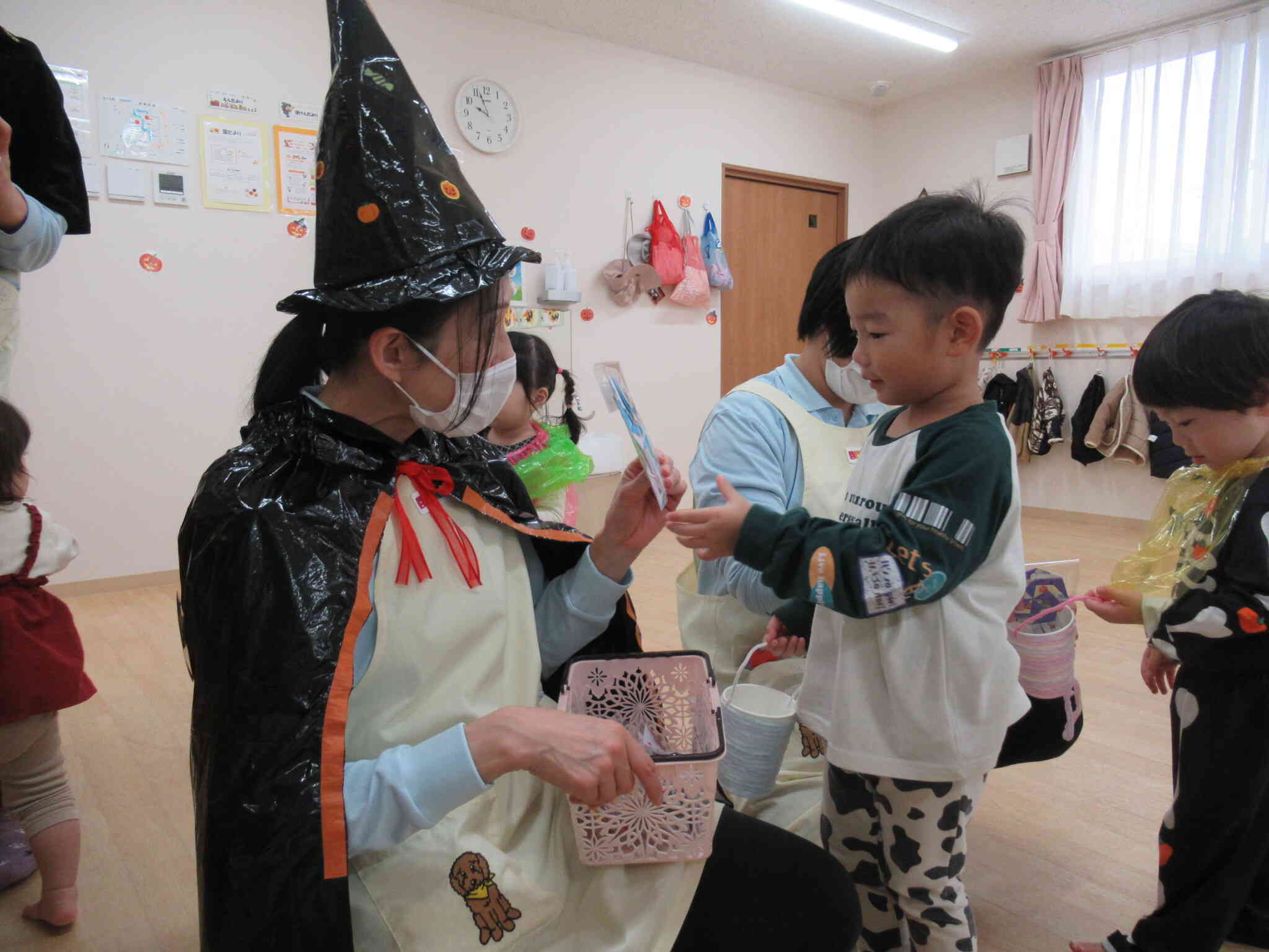 トリックオアトリート！合言葉もばっちりだよ。