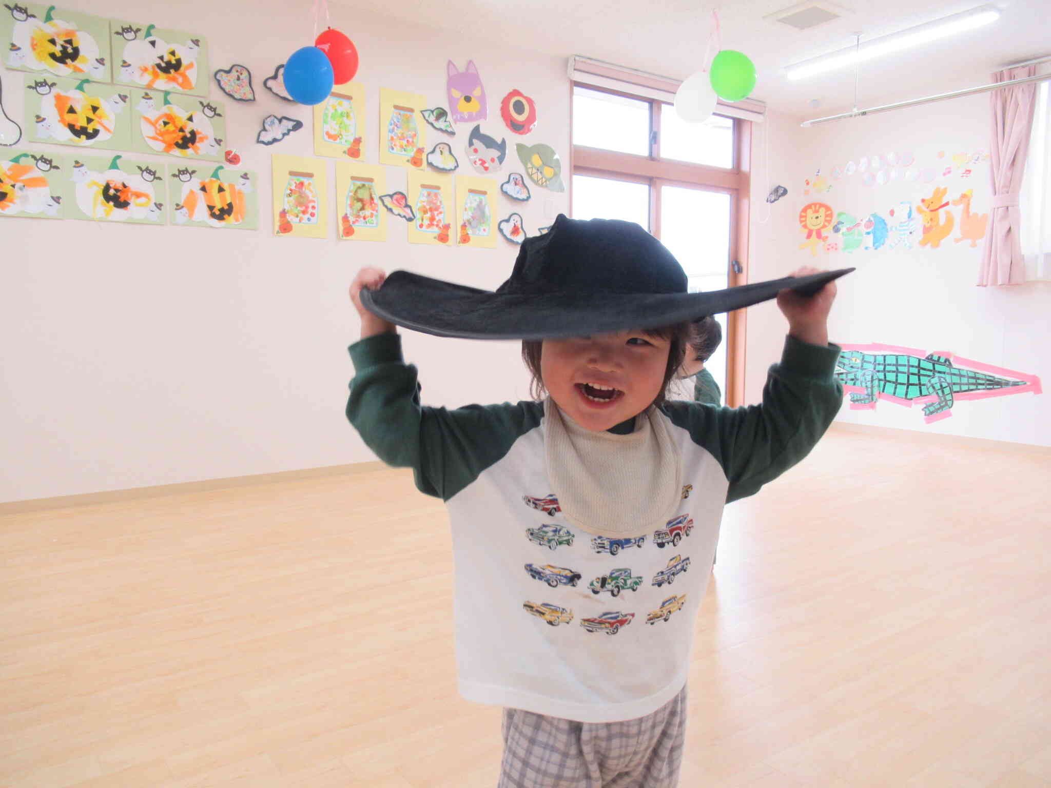 先生の魔女帽子似合うでしょう。