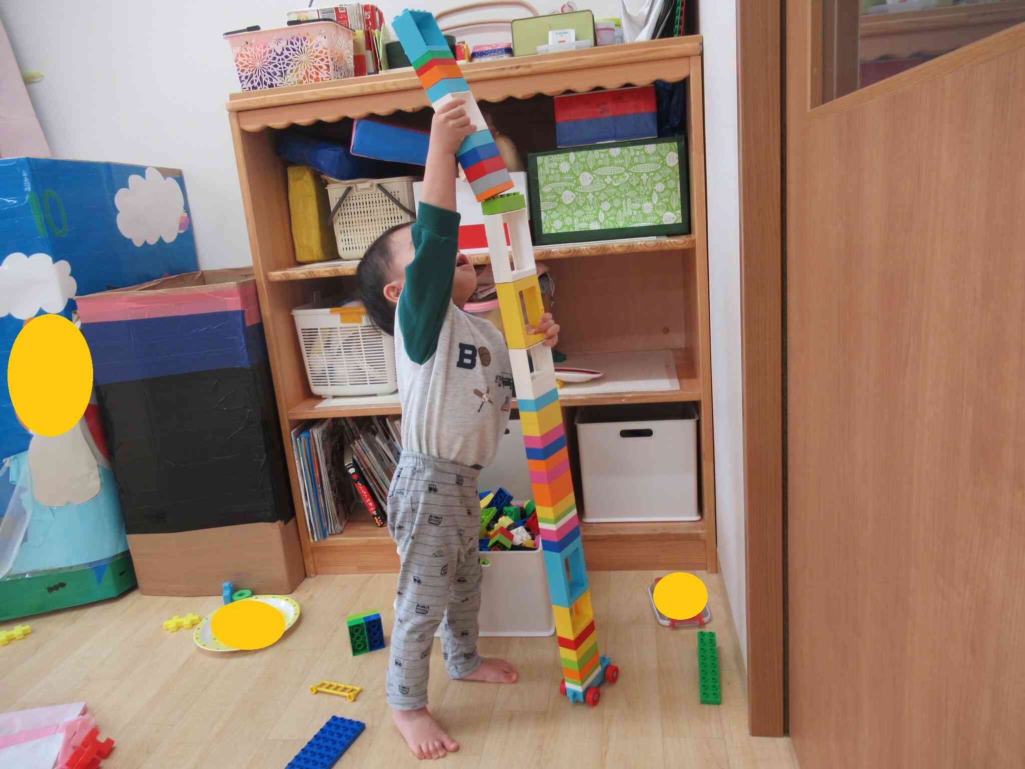 たかーいトラック作ってるよ。