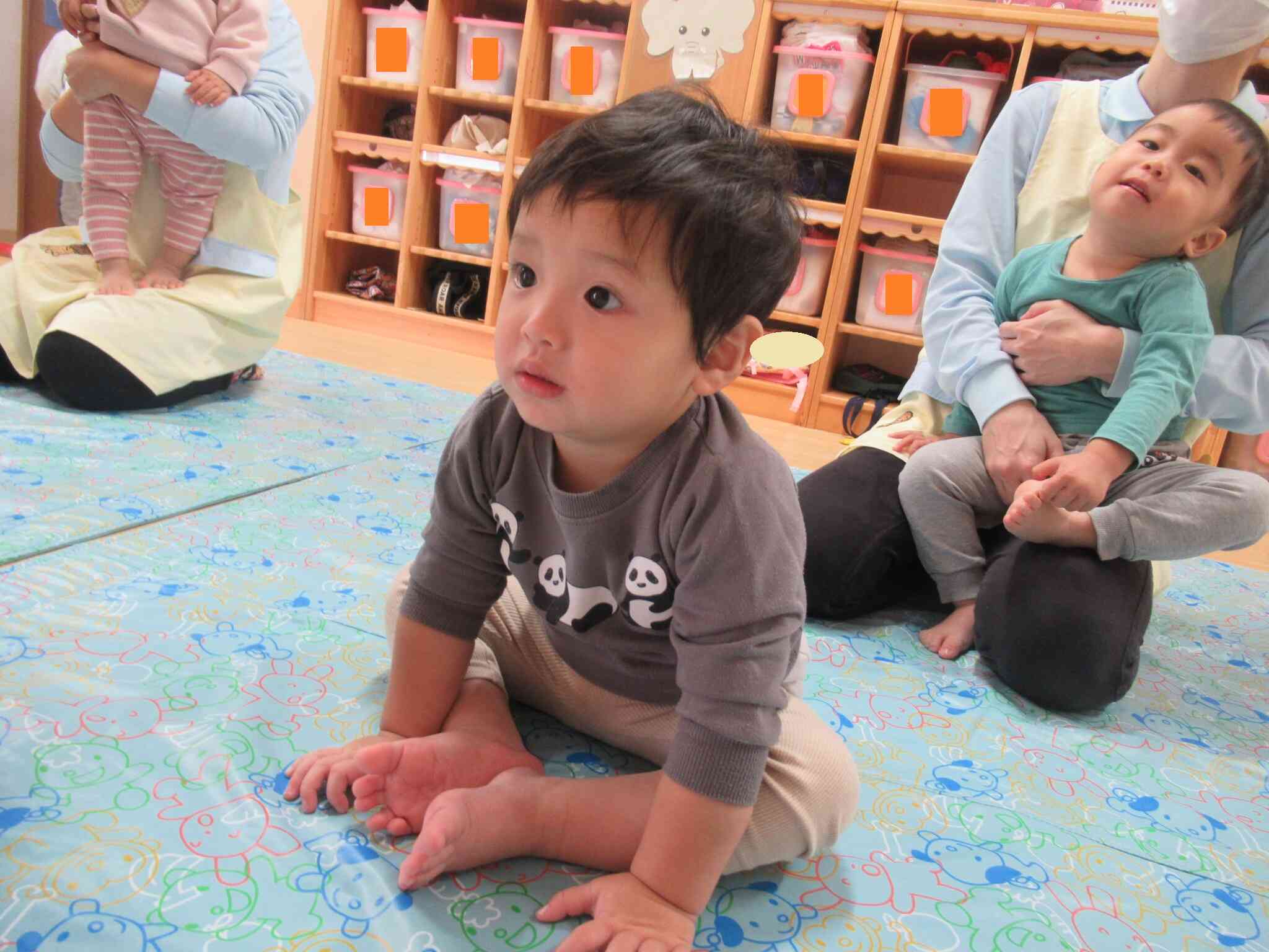 クリスマスの歌に興味津々