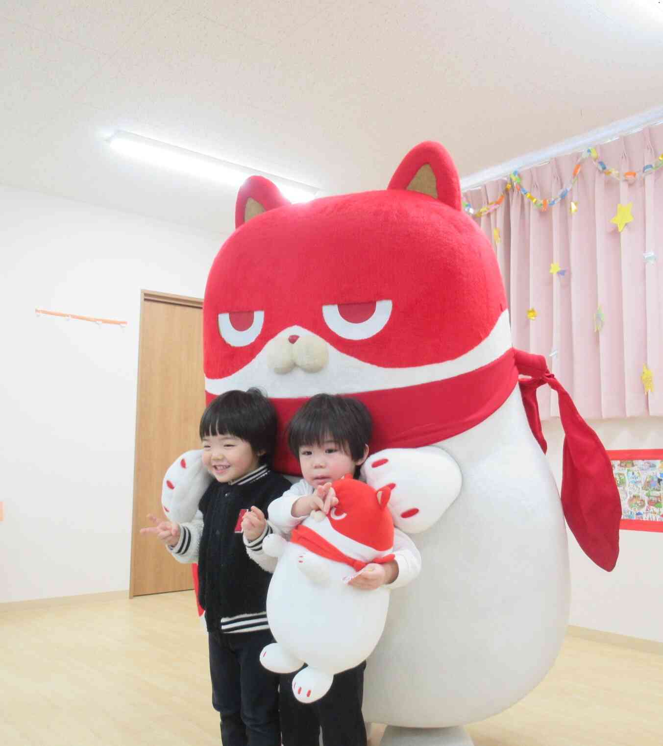 にゃんまるが遊びに来ました～うさぎ組（2歳児）～｜ニチイキッズ天王