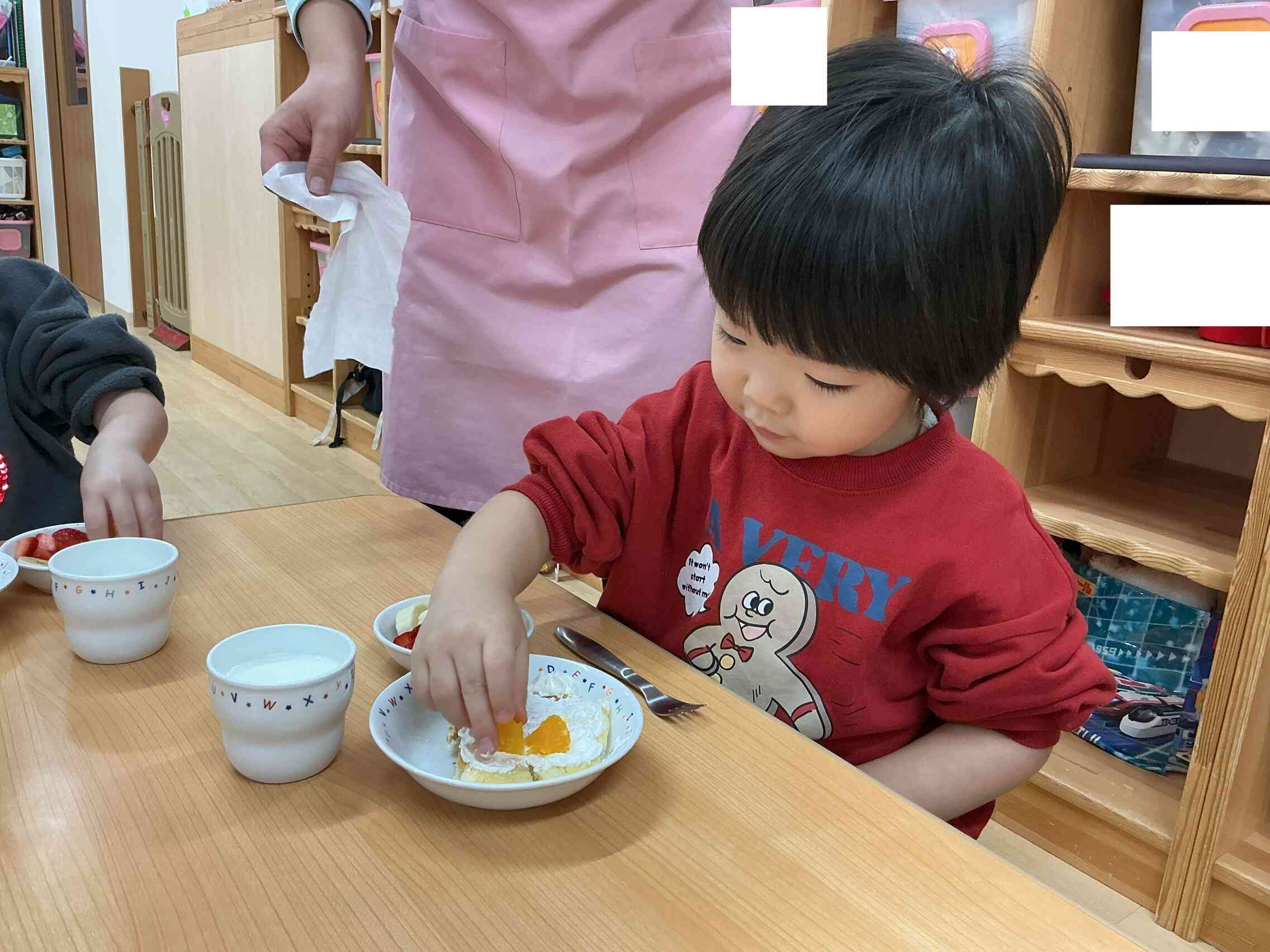 食育活動〜クリスマスケーキにトッピング〜