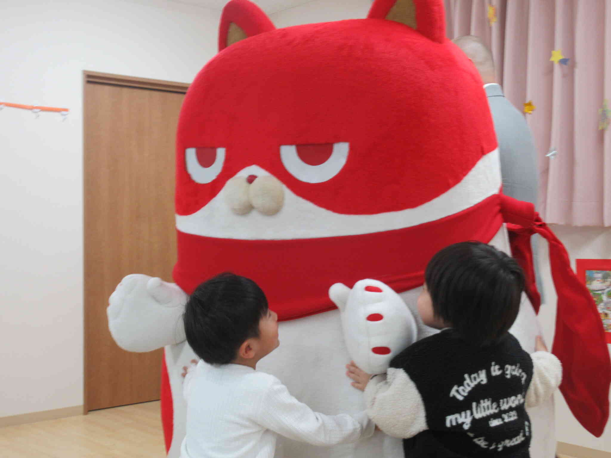 にゃんまるが遊びに来ました～うさぎ組（2歳児）～｜ニチイキッズ天王