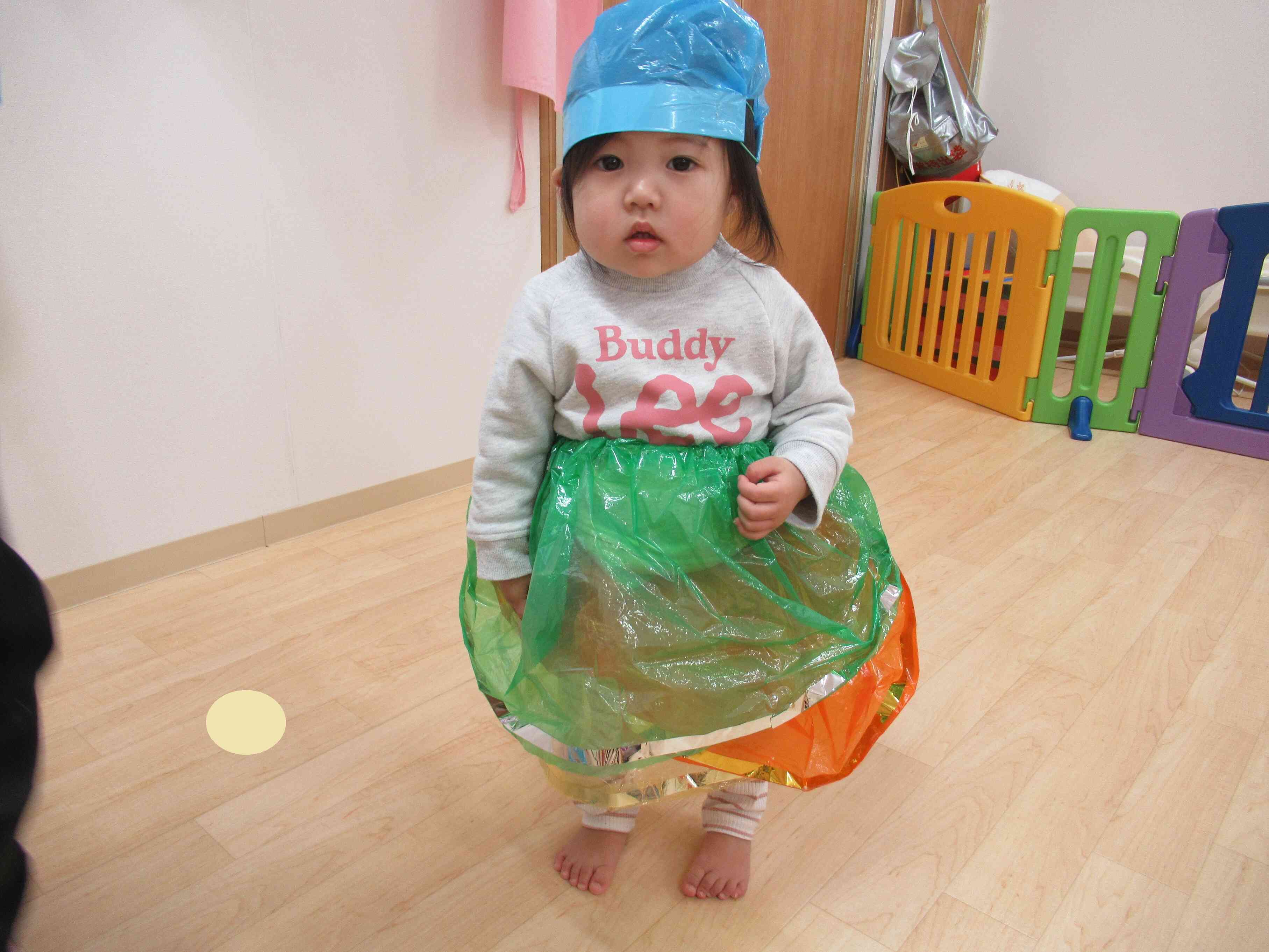 衣装を着て体操しました～ひよこ組（0歳児）～