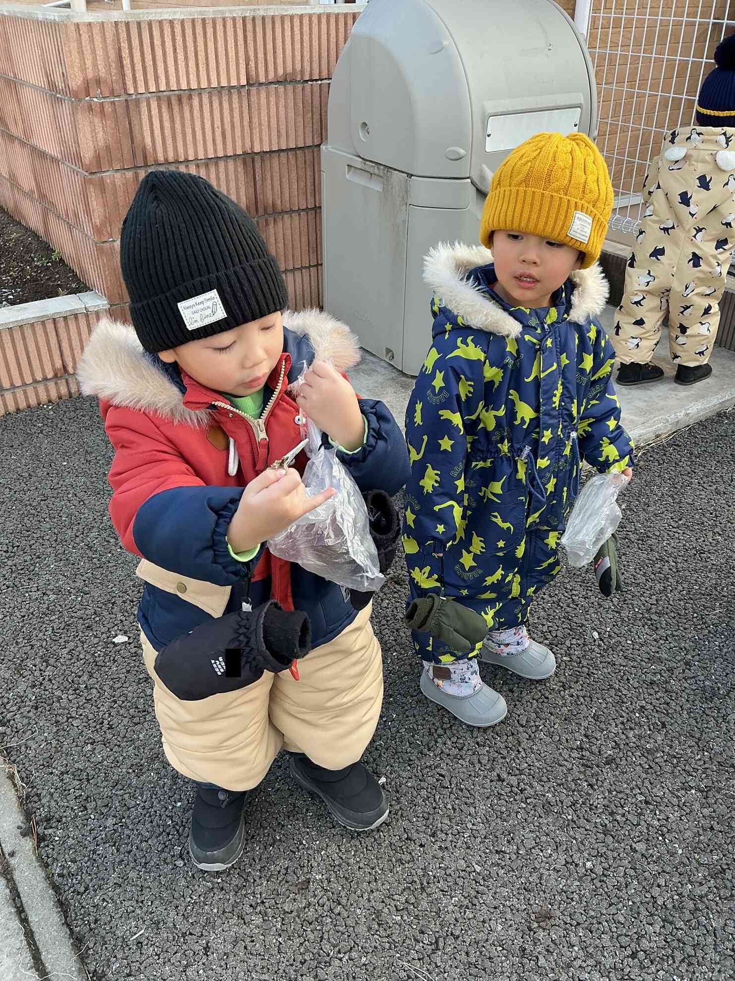 ゴミ拾いをしたよ～2歳児うさぎ組～