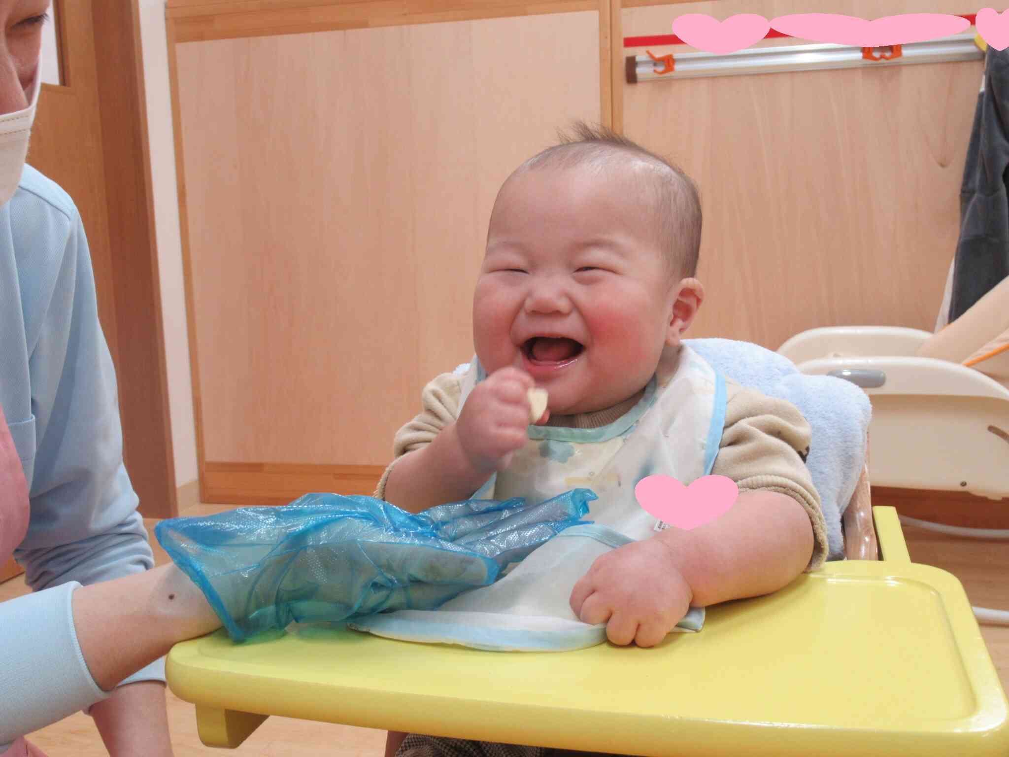 大好きなおやつタイム～ひよこ組0歳児～