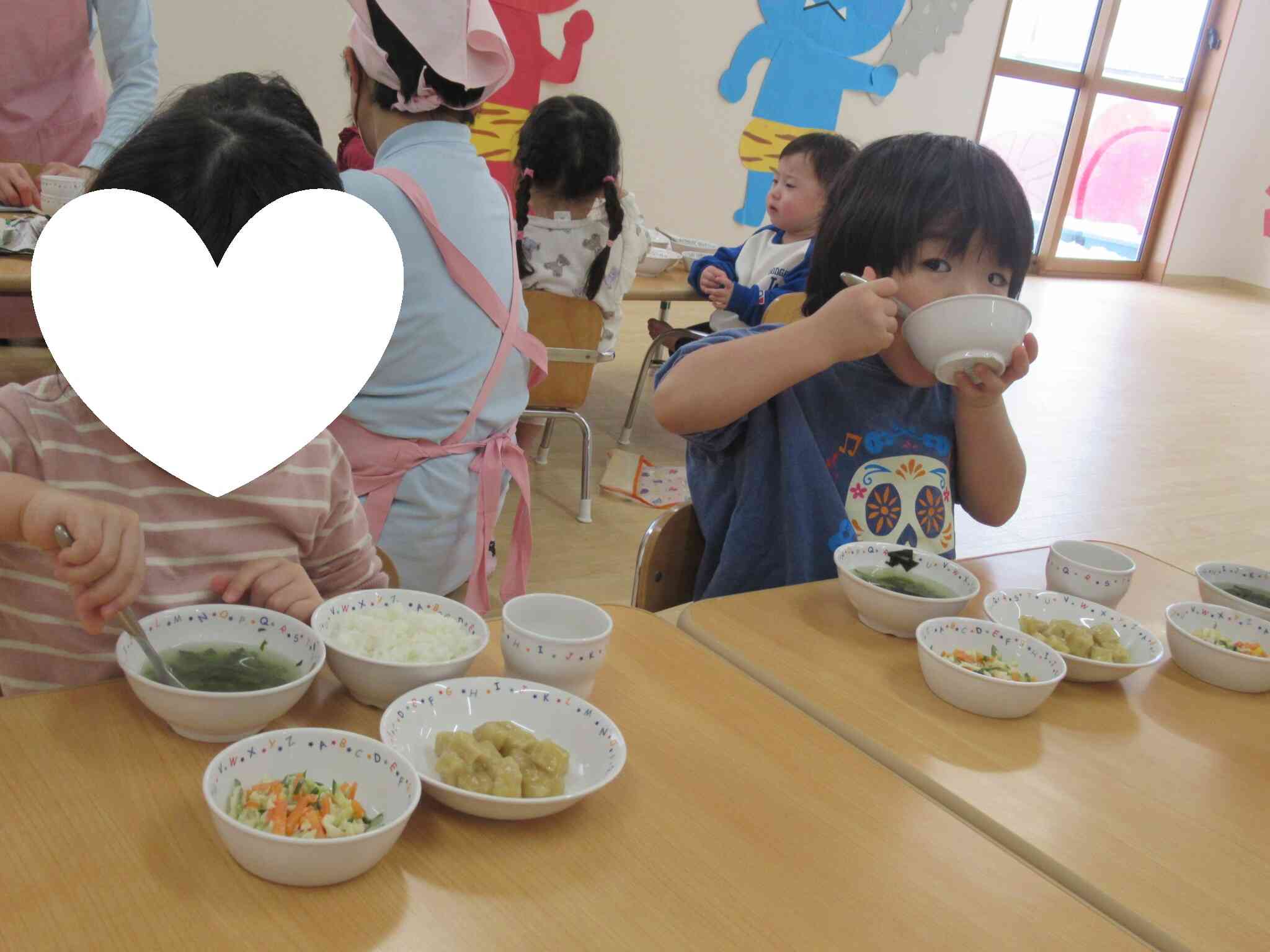 給食おいしいね～2歳児うさぎ組～