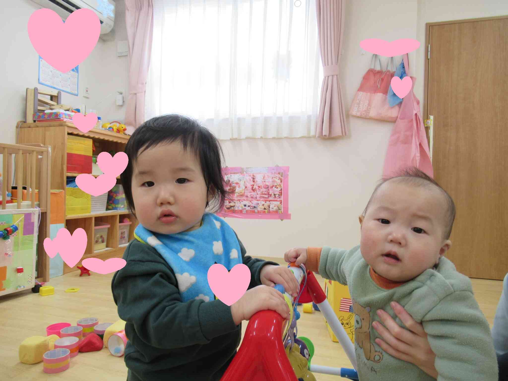 お部屋でのんびり過ごしています～ひよこ組0歳児～