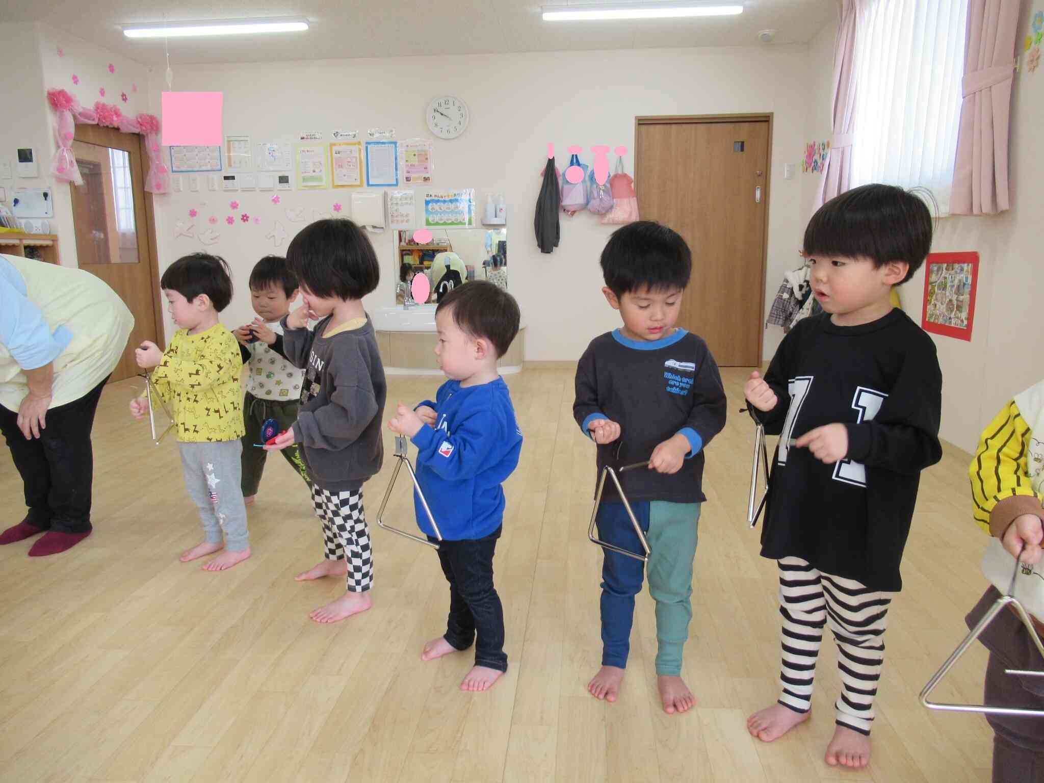 楽器遊びを楽しみました。