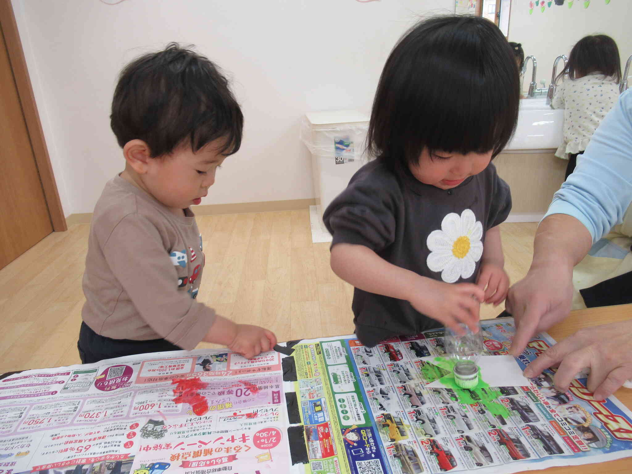 今回はスタンプ遊びをしながら、こいのぼりを作りました