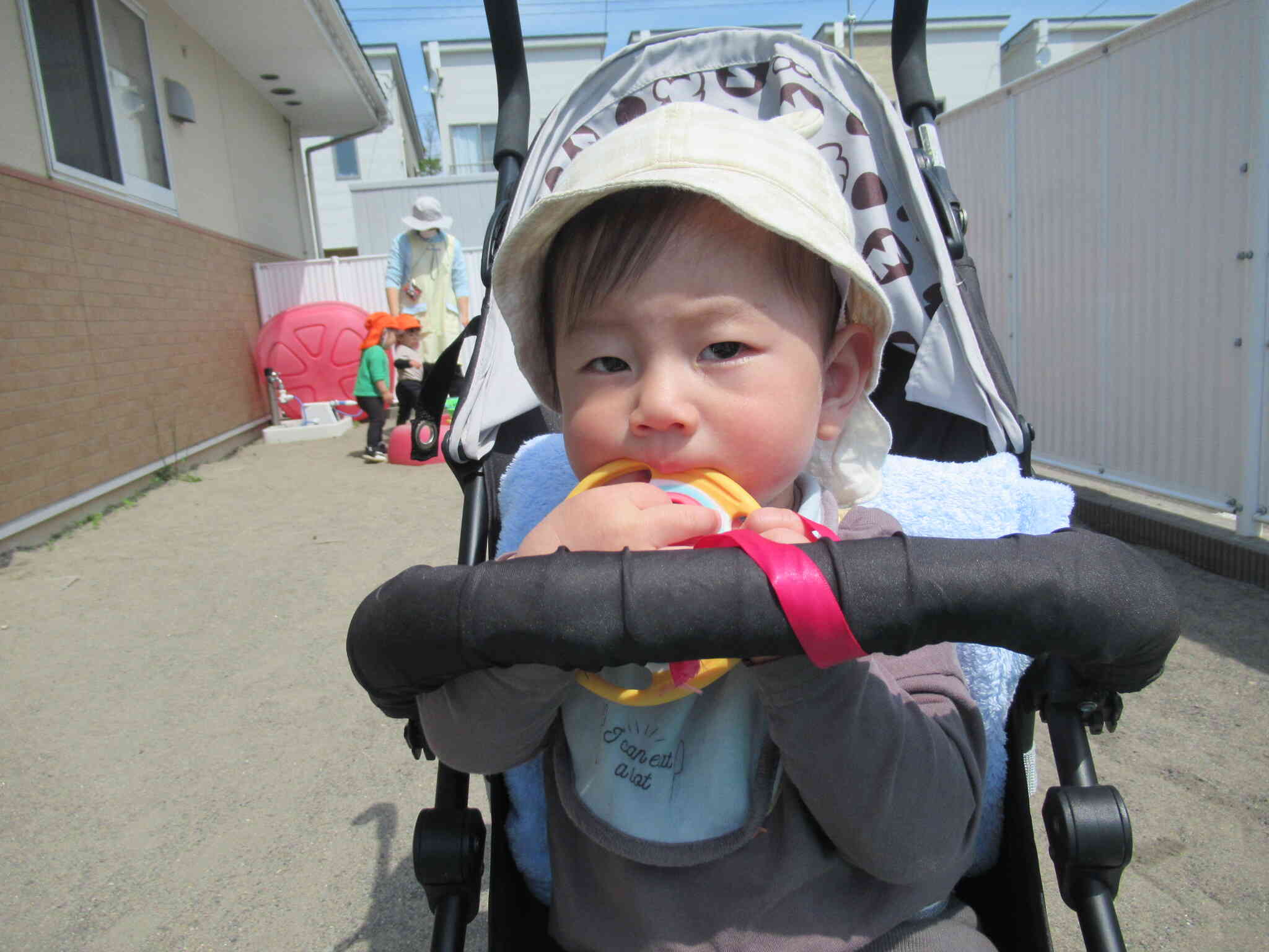 園庭の中を散策しました