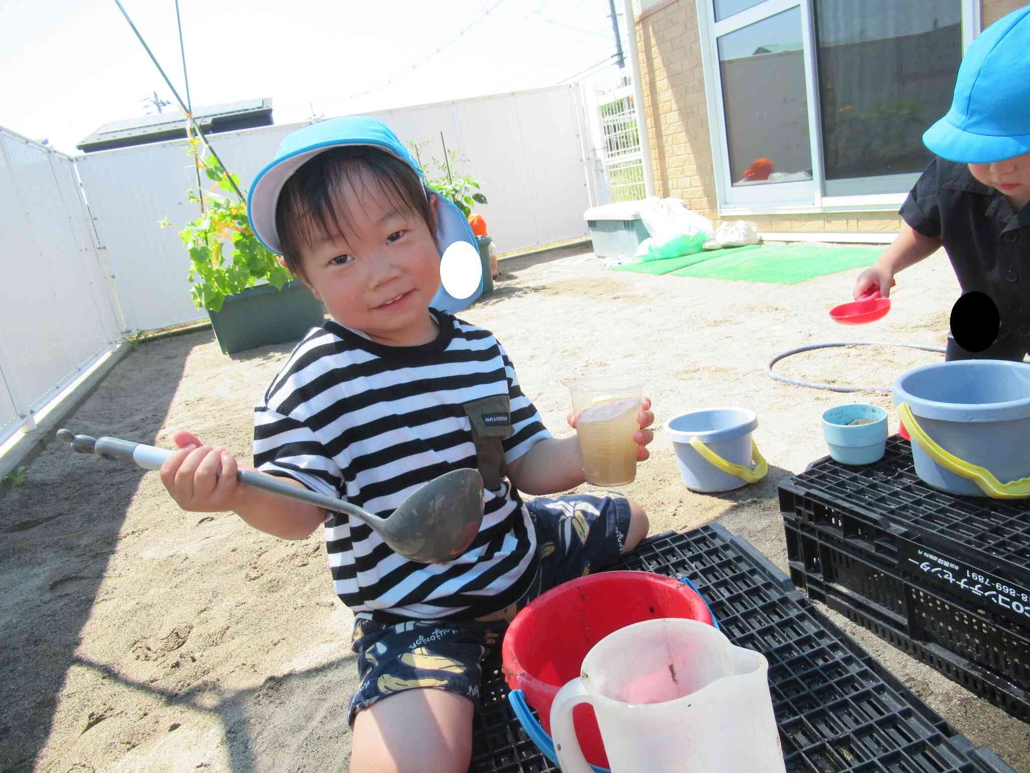 泥・水遊び~2歳児うさぎ組~