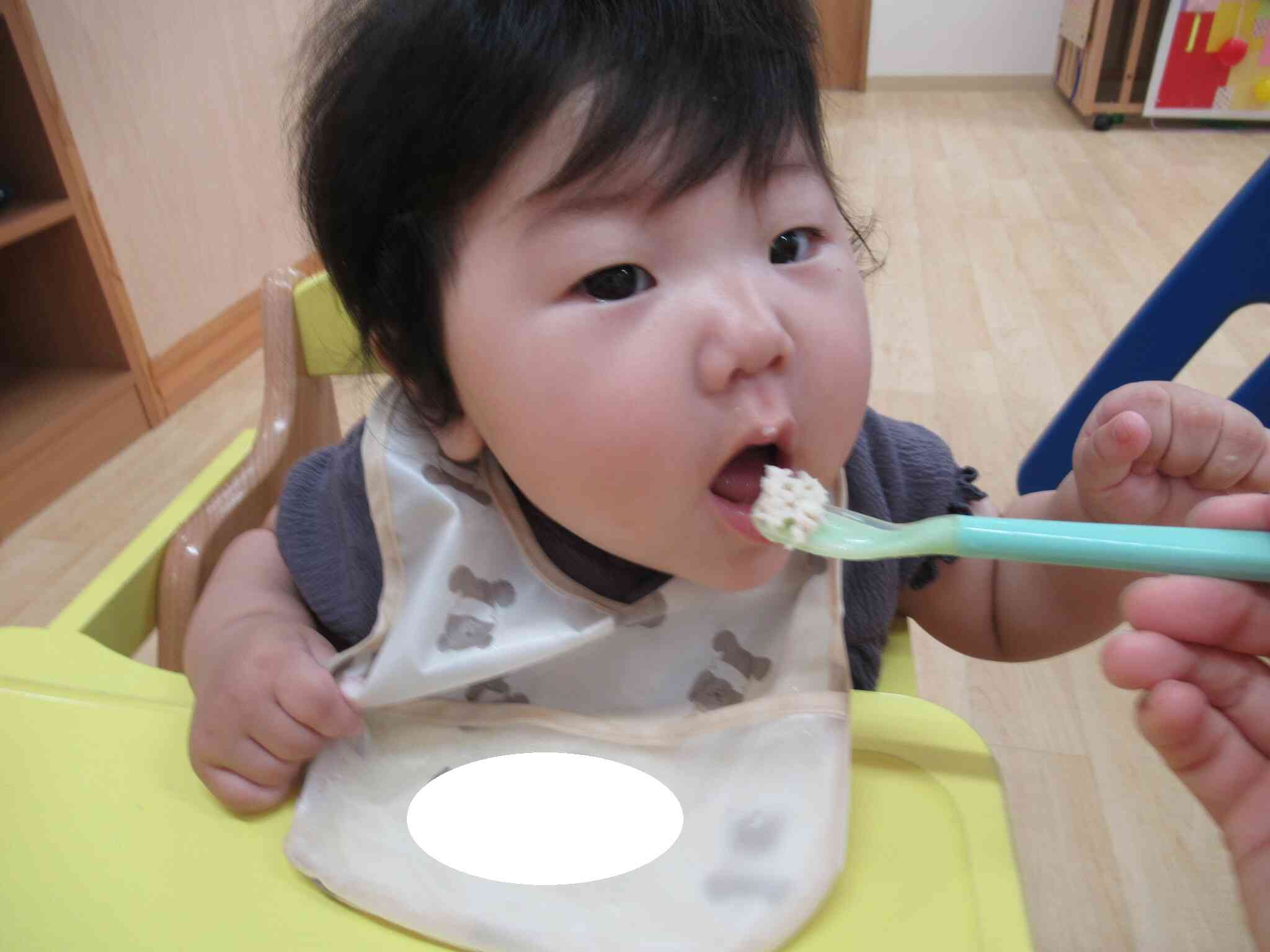給食おいしいね～ひよこ組（０歳児）～