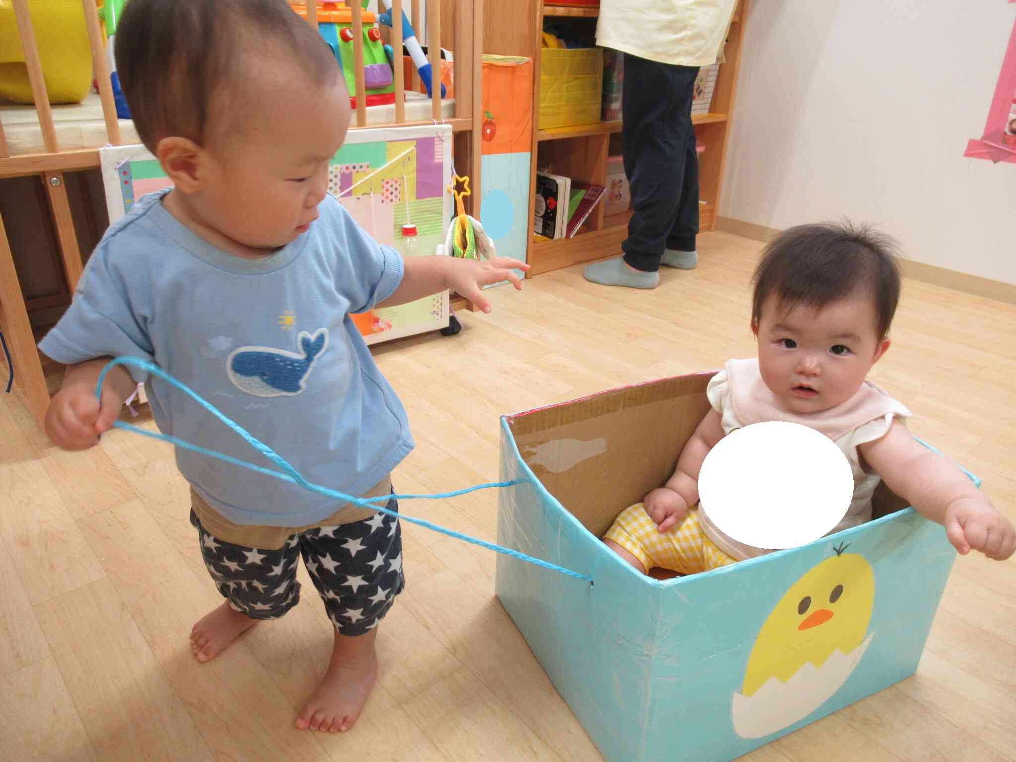 お部屋でたくさん遊んだよ（0歳児）