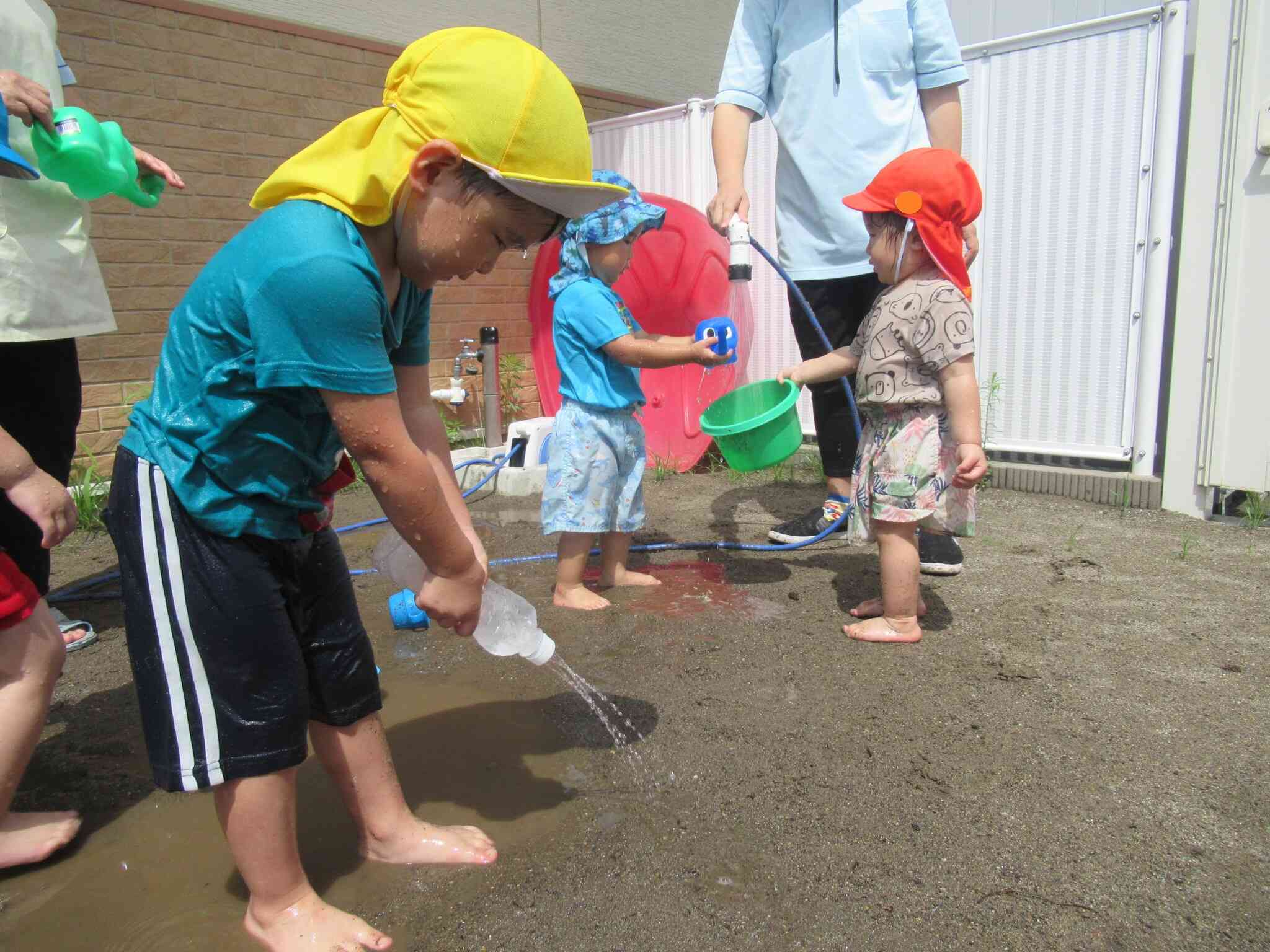 夏の遊びを満喫しています