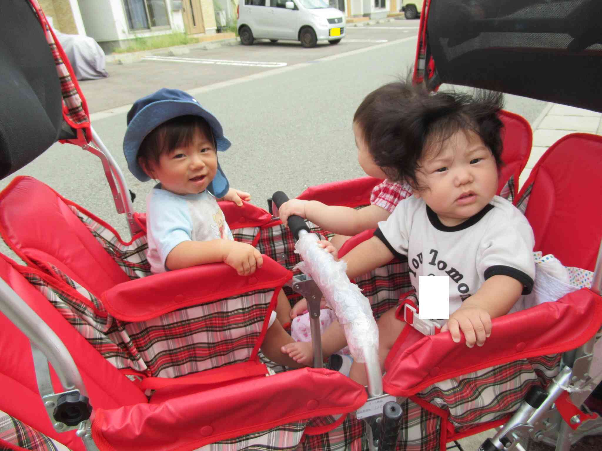 お散歩へ行ってきました～ひよこ組（0歳児）～
