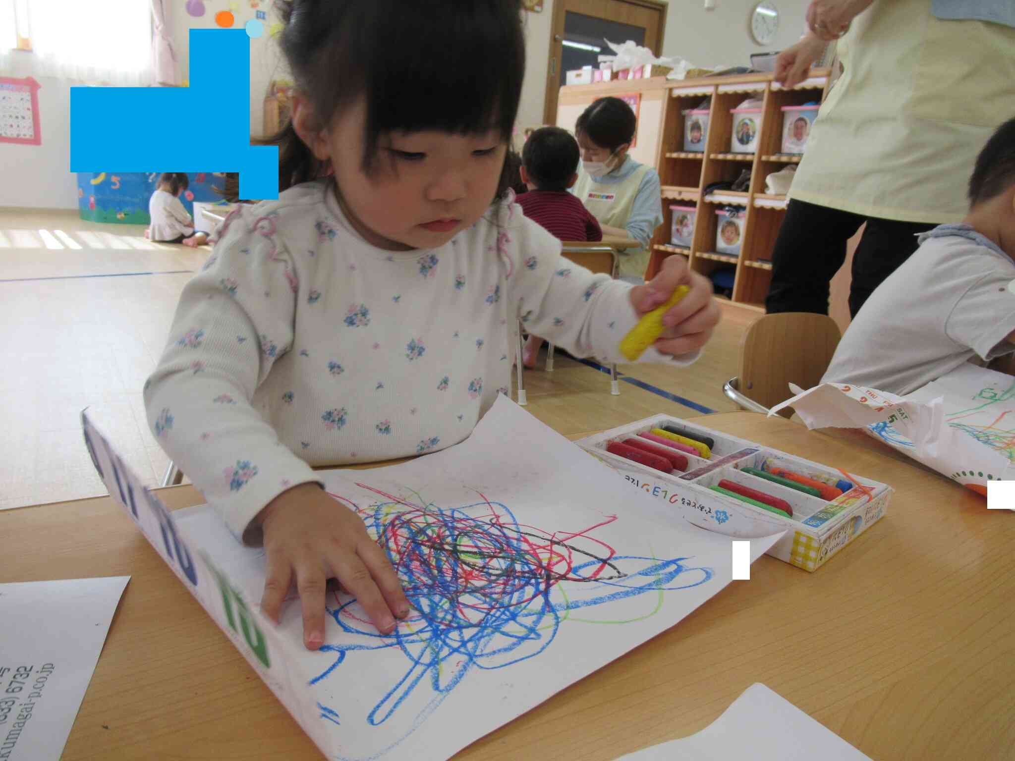 お絵描きをしました～あひる組（１歳児）～