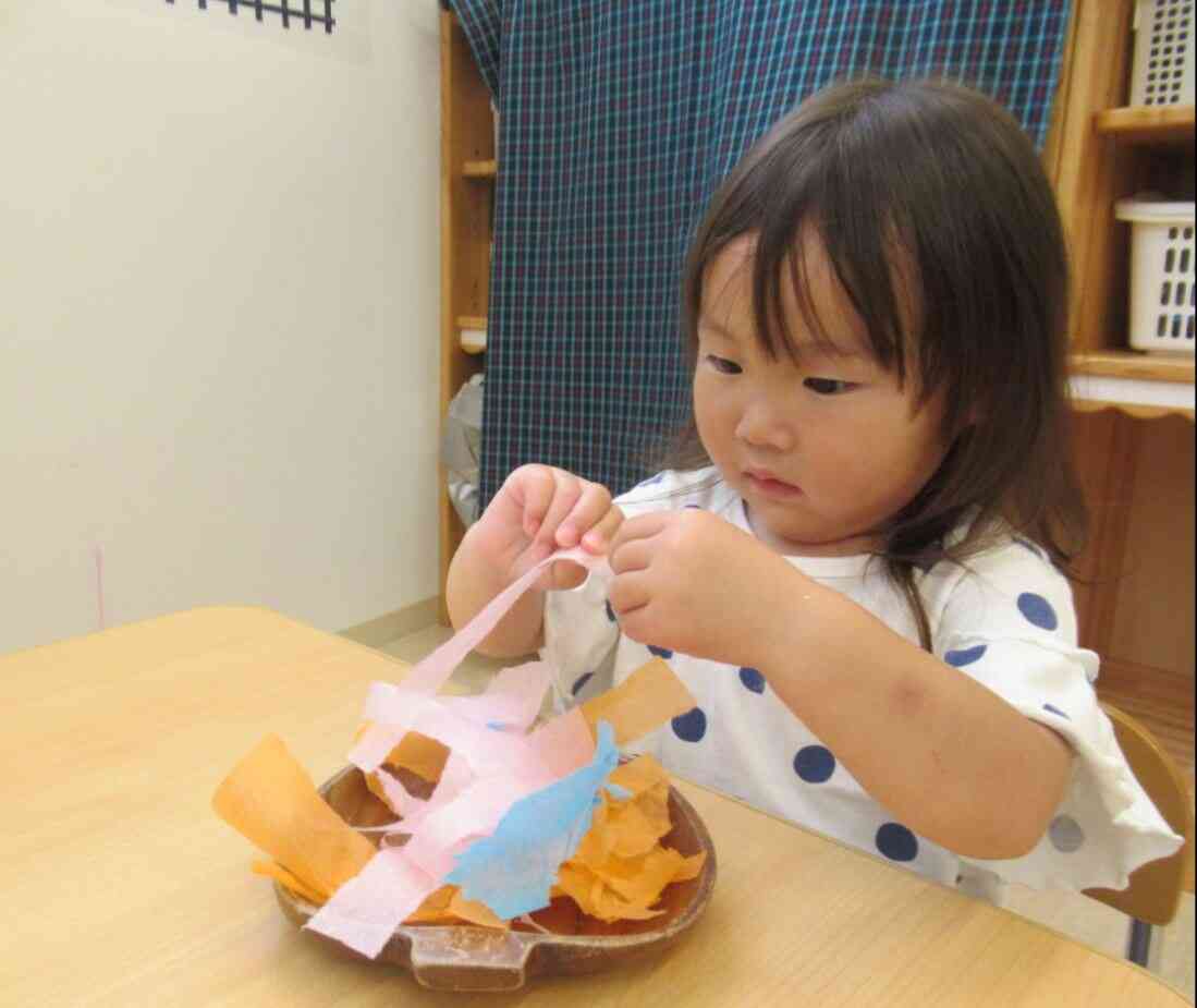 ちぎるの楽しいんだ♪