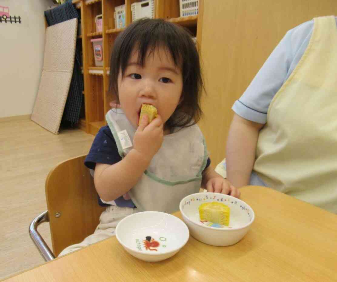 お手伝いした後のおやつは美味しいね♪