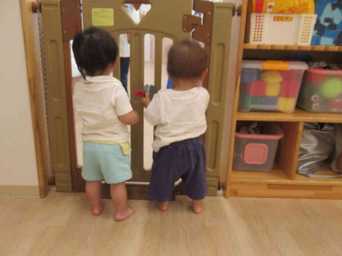 お兄ちゃんお姉ちゃんたち何してるのかな～？