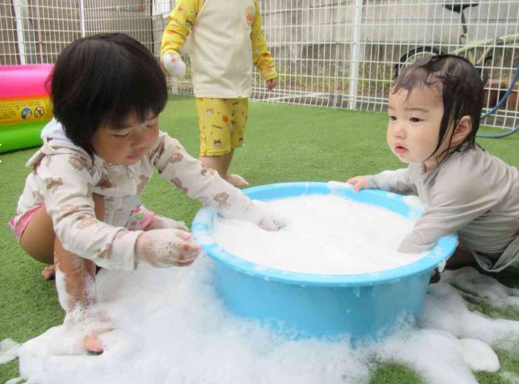 ダイナミックに泡遊び♪