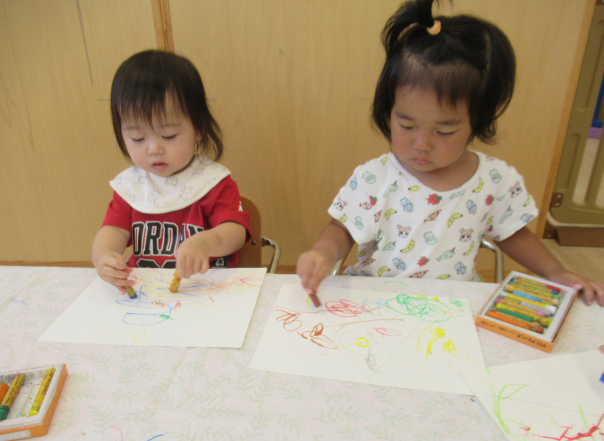 みんなでお絵かき楽しいな♪